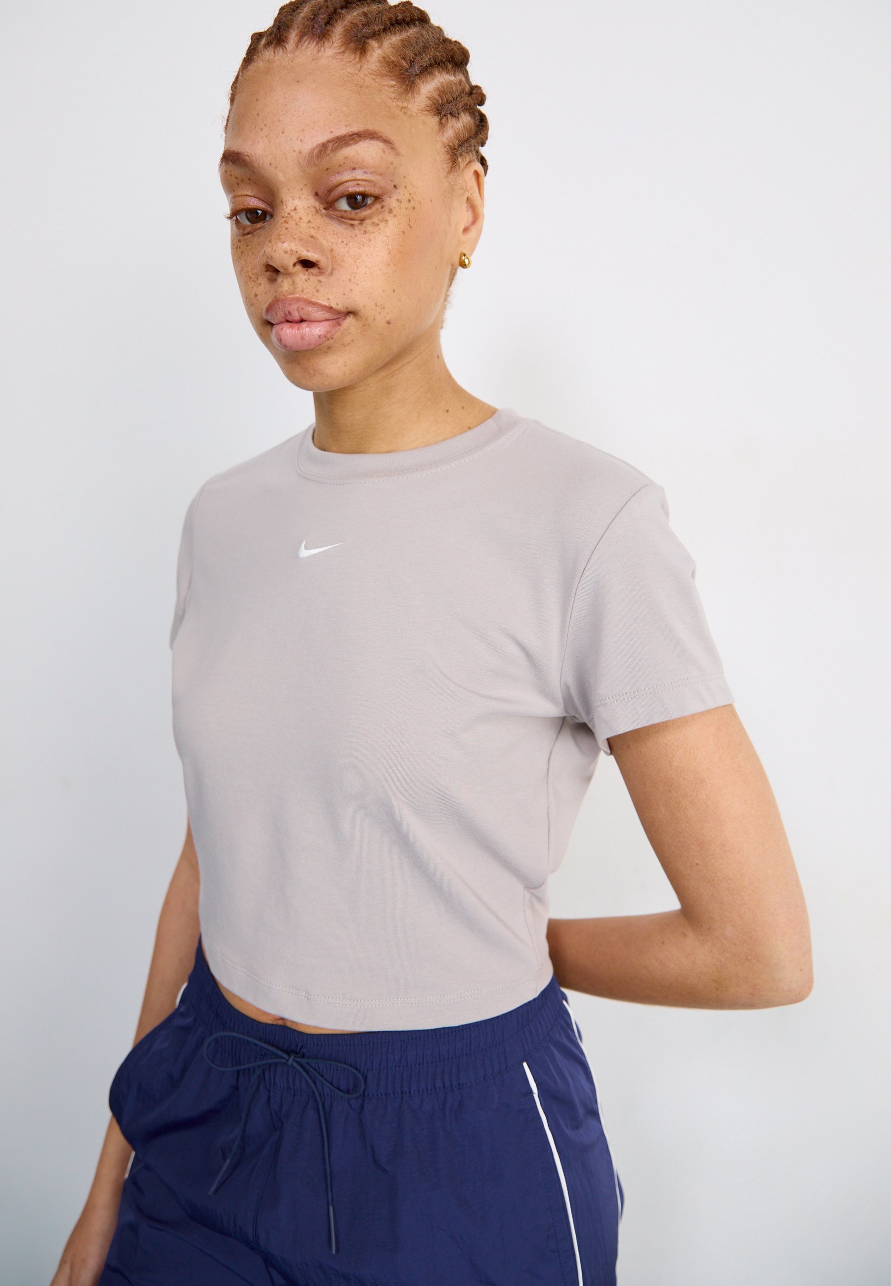 Nike Sportswear CROP – Basic-T-Shirt – Collegegrau/Sail