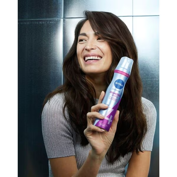 NIVEA Diamond Gloss Care Hold 4 formavimo plaukų lakas, 250 ml