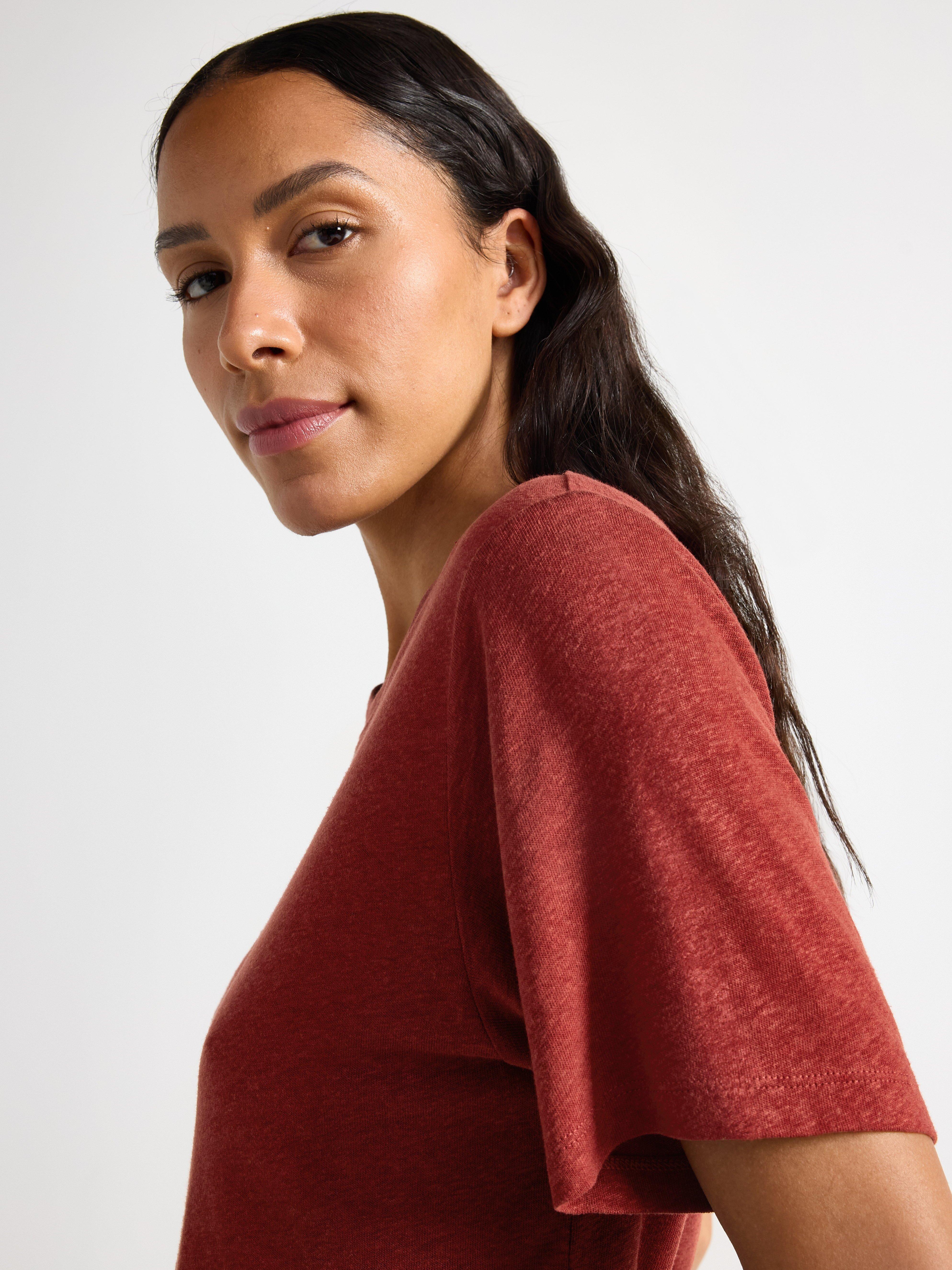 Majica u mekom outfitu Dusty Red