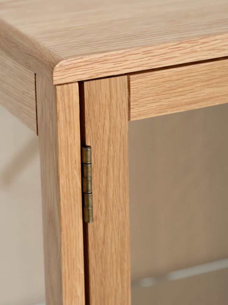 VESTERBY Vitrina VESTERBY niska, 2 vrata, prirodni hrast