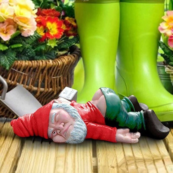 Décoration drôle de statues de nain de jardin ivre
