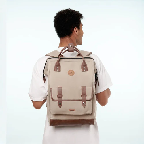 Cabaia Avonturiersrugzak met grote afmetingen en beige klep