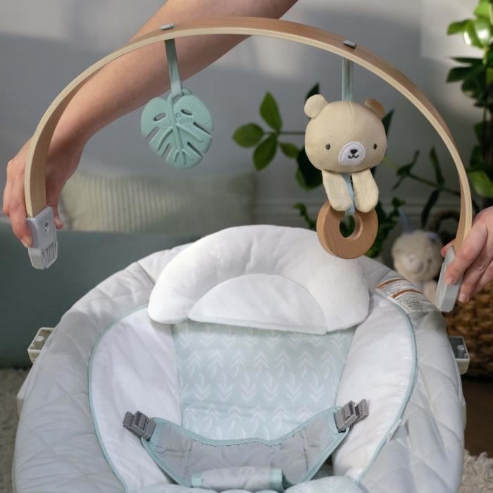 INGENUITY Babybouncer Nate de Beer met houten speelboog, babycadeau