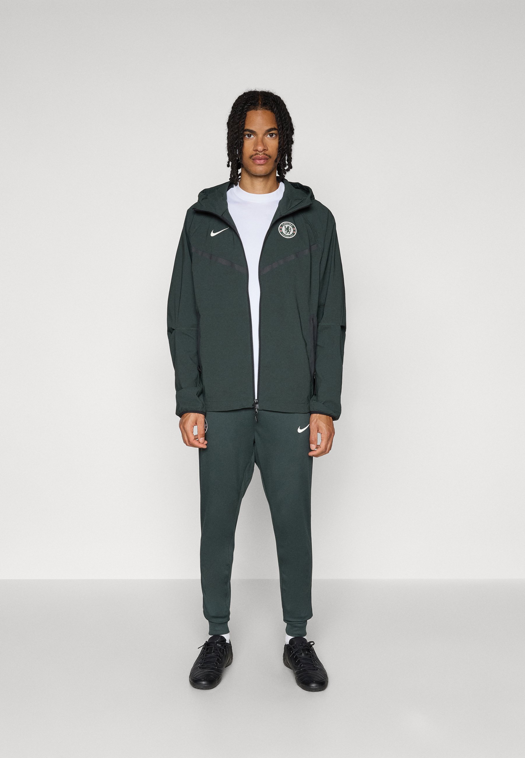 Nike Performance CHELSEA FC TECH WINDRUNNER - Clubkleding - outdoor groen/wit