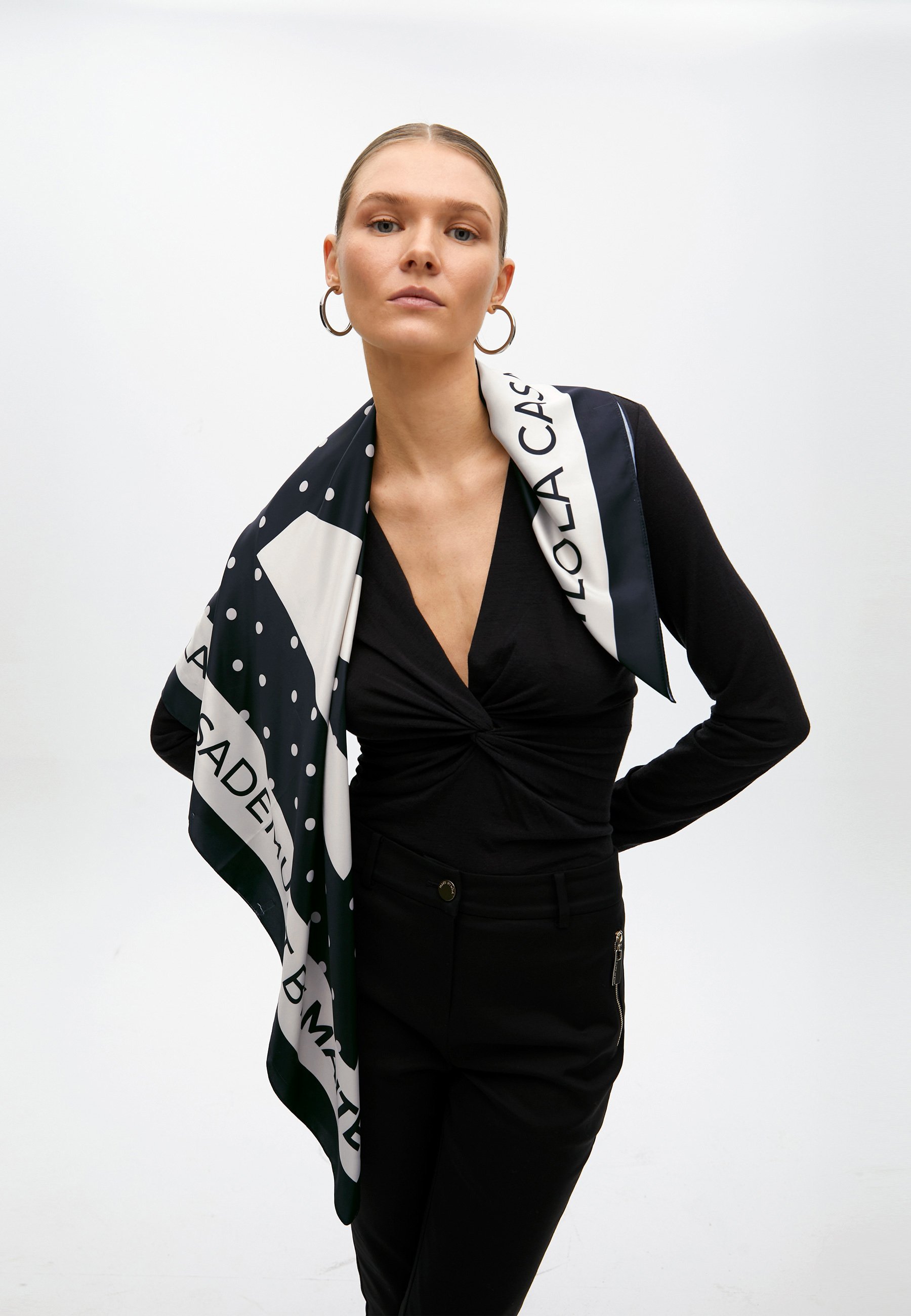 LOLA CASADEMUNT Foulard - svart