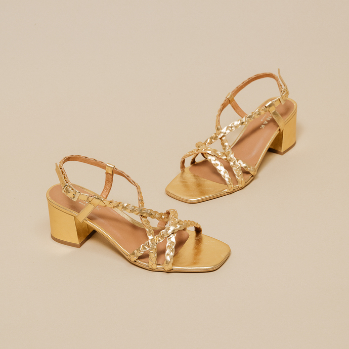 Sandales à brides croisées  en cuir métallisé or