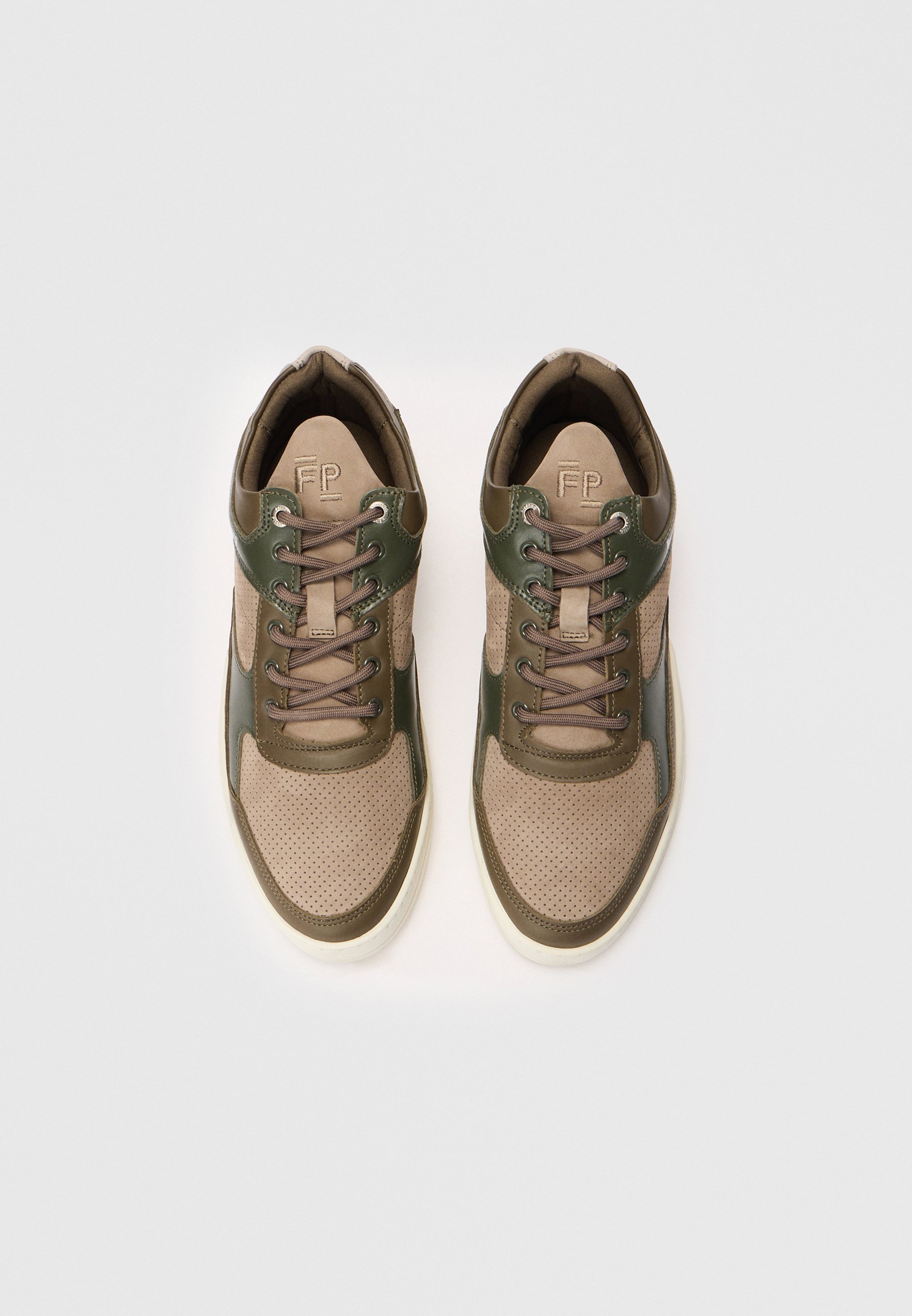 Vulstukken GHOST PANELED - Trainers - donkergroen