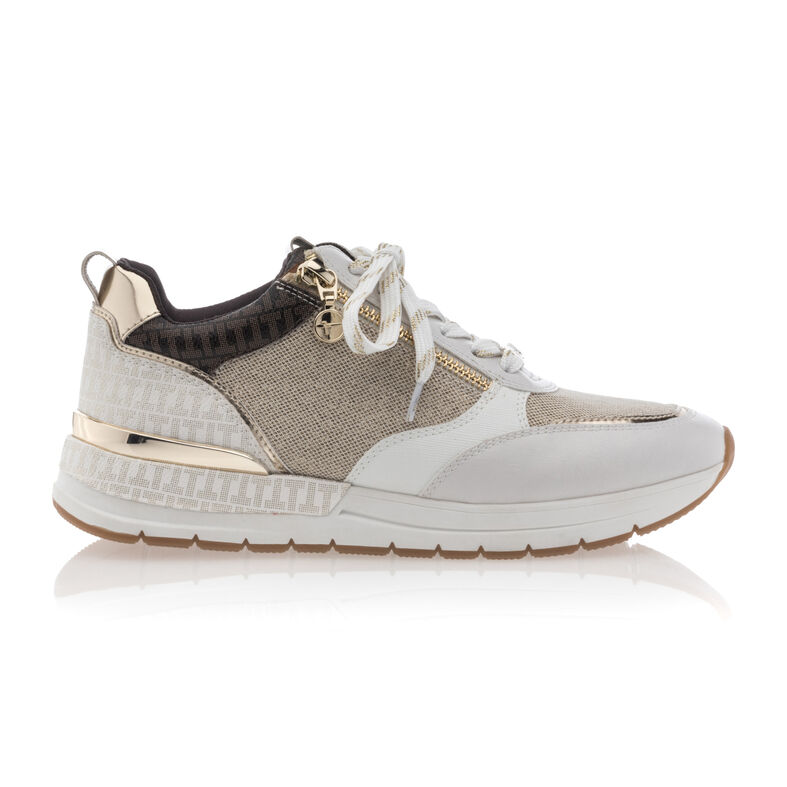 Zapatillas deportivas para mujer color beige.