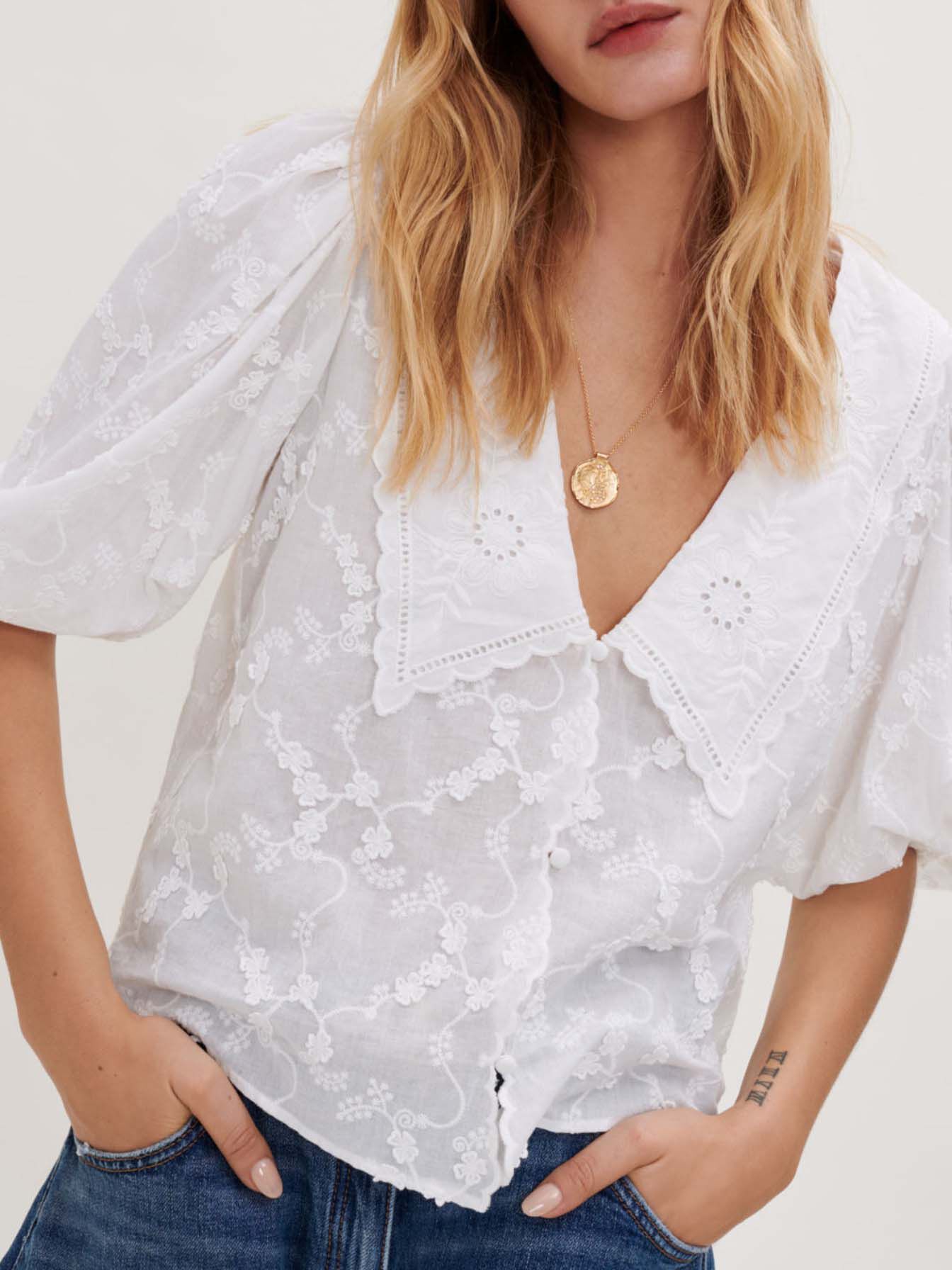 Witte blouse met geborduurde kraag - Wit