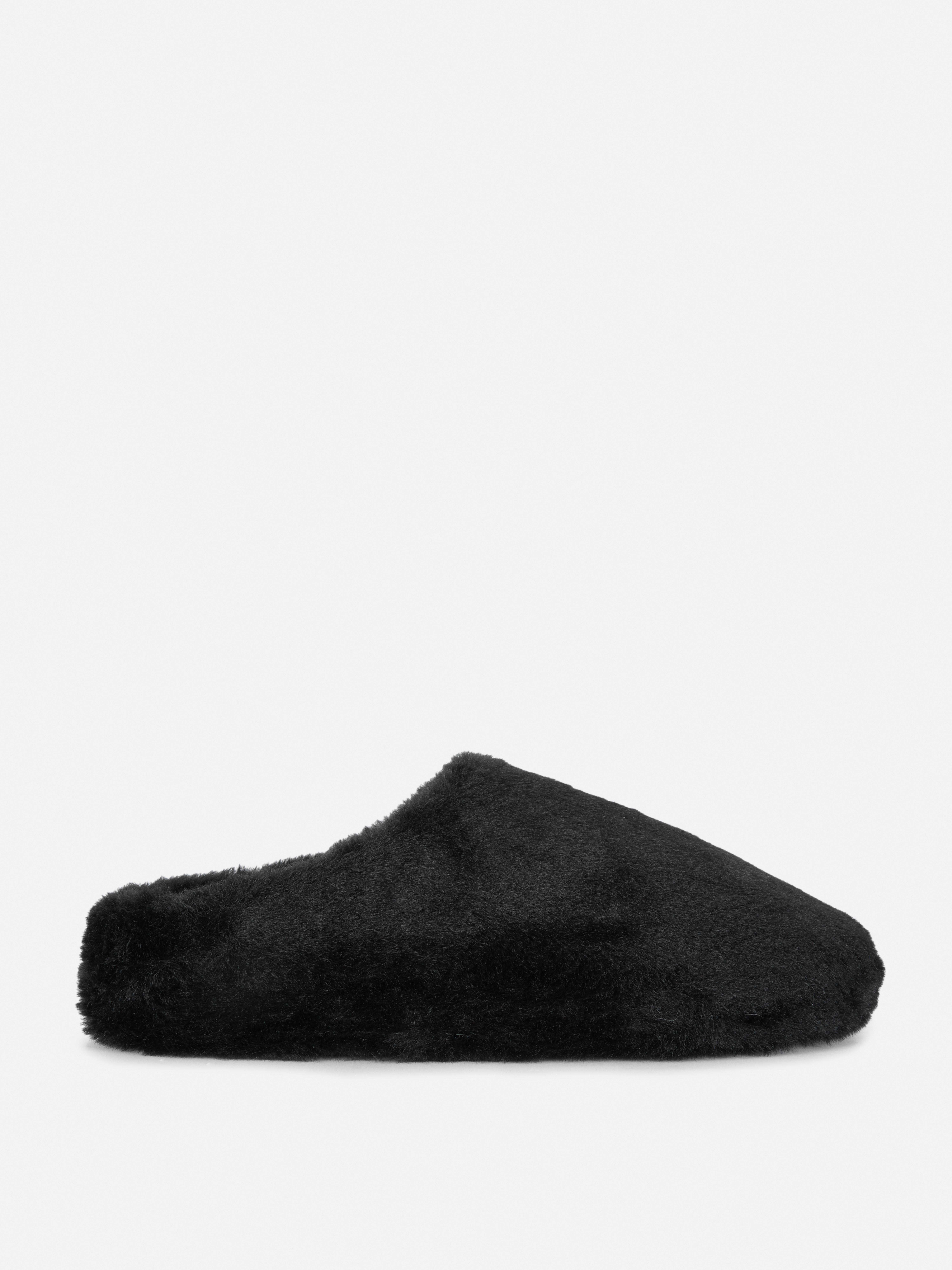 Papuci din blană artificială. Atingeți un nou nivel de confort cu aceste slip-ons pufoase.
