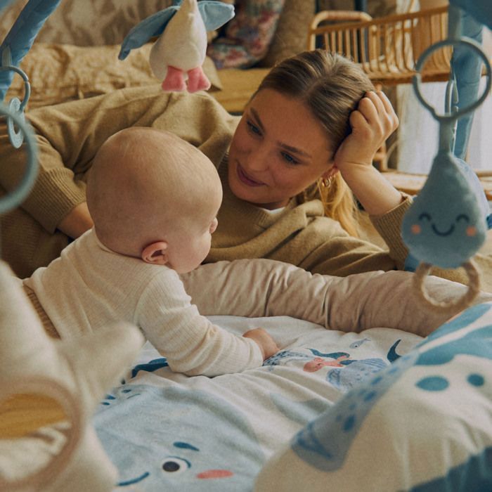 Kinderkraft COZYPLAY Baby-Spielmatte – Weich und flauschig, mit Spielbögen und Spielzeug, maschinenwaschbar, Nordic Breeze