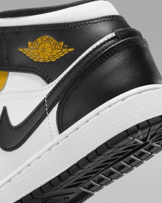 Air Jordan 1 Mid Older Kids' Shoes