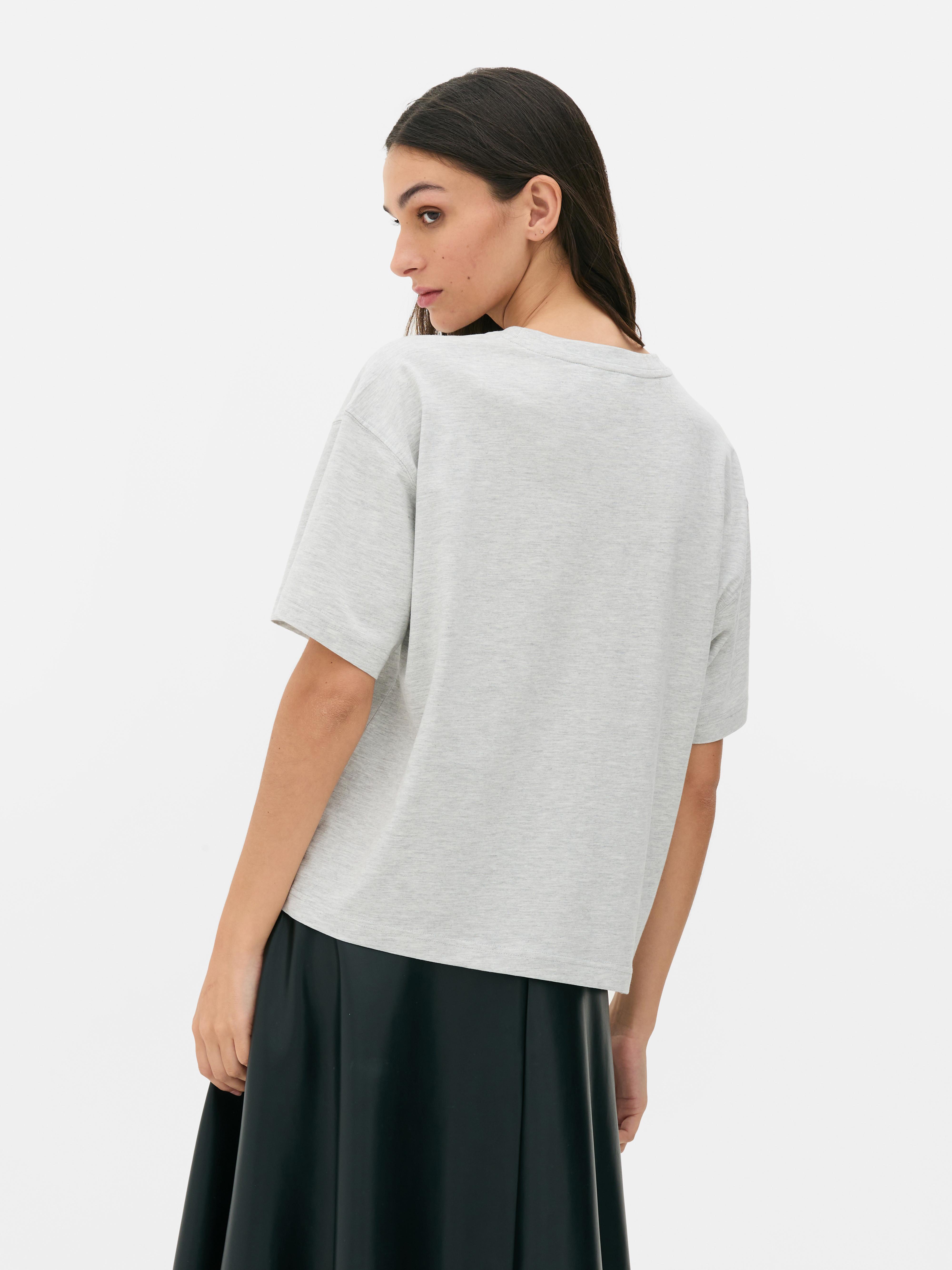 Ριχτό oversized μπλουζάκι Αυτό το φαρδύ oversized μπλουζάκι είναι απαραίτητο για το στυλ σας.