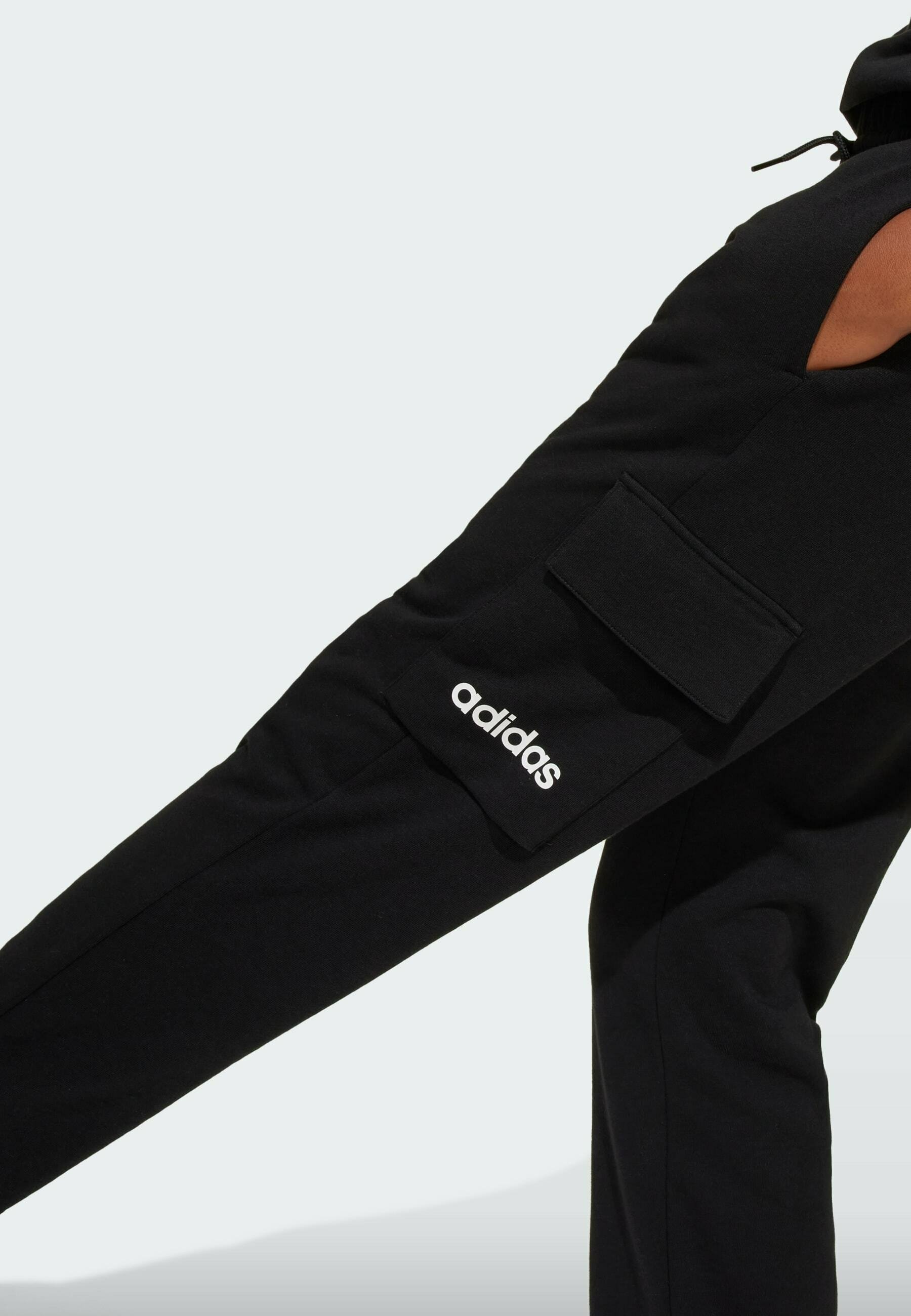 adidas Performance ESSENTIALS CARGO LOOSE KIDS - Reisitaskuhousut - black/white