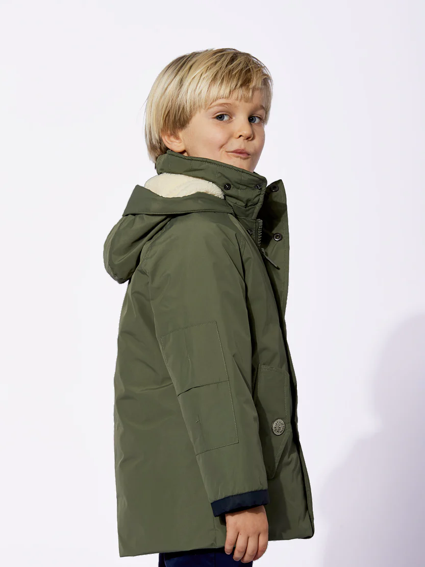 Parka infantil verde militar con capucha
