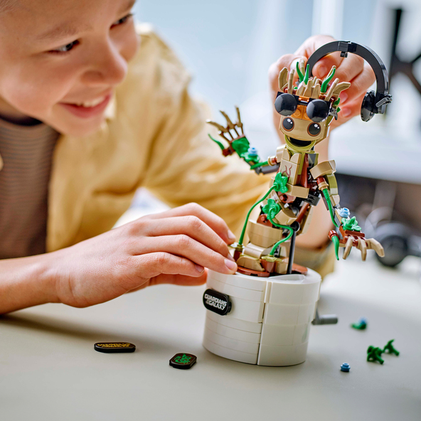 Marvel Super Heroes™ Dancing Groot 76297