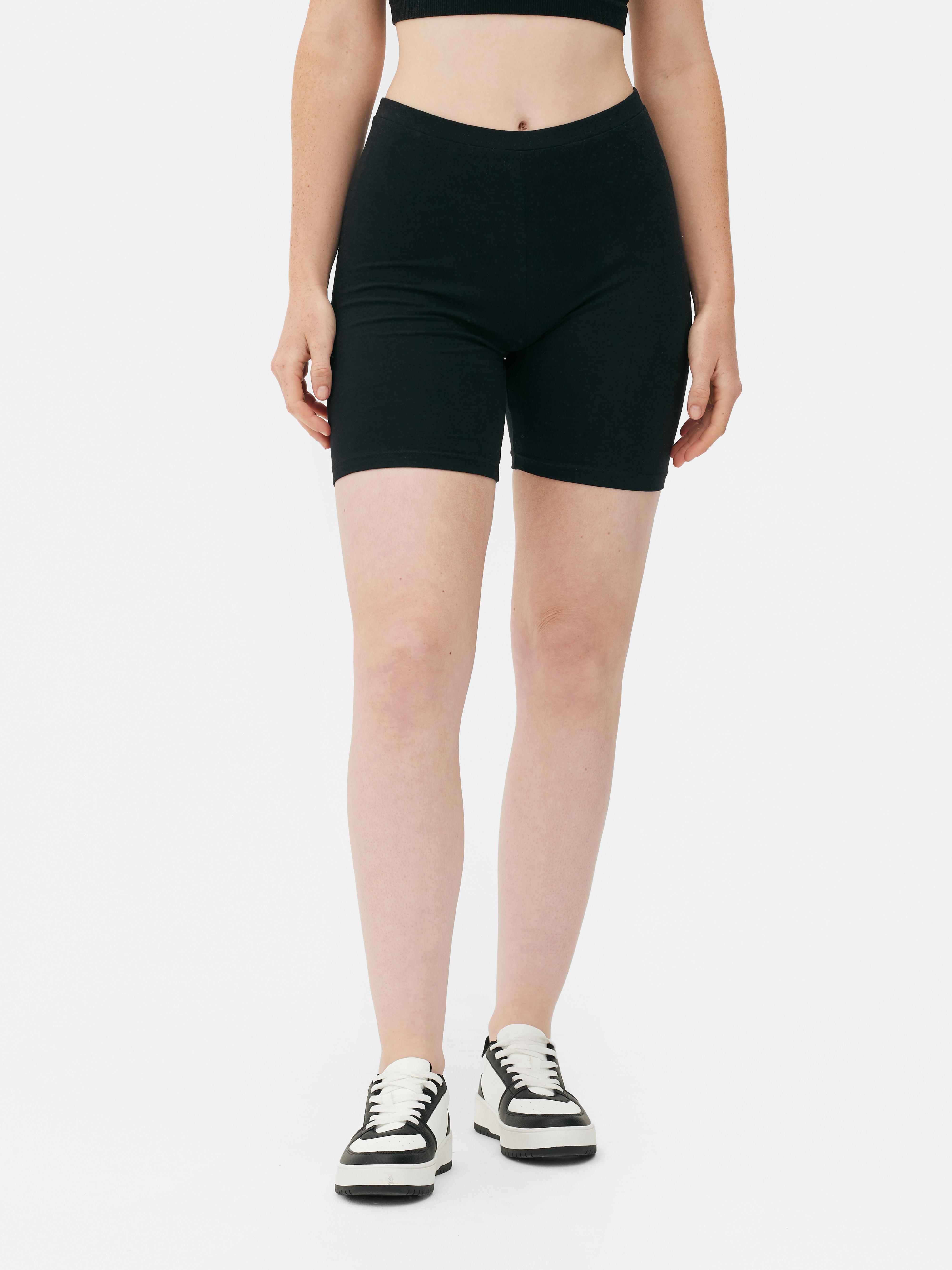 Pantaloni scurți de ciclism Urmează tendința preferată a anilor '80 cu acești pantaloni scurți de ciclism confecționați dintr-un amestec confortabil de bumbac.