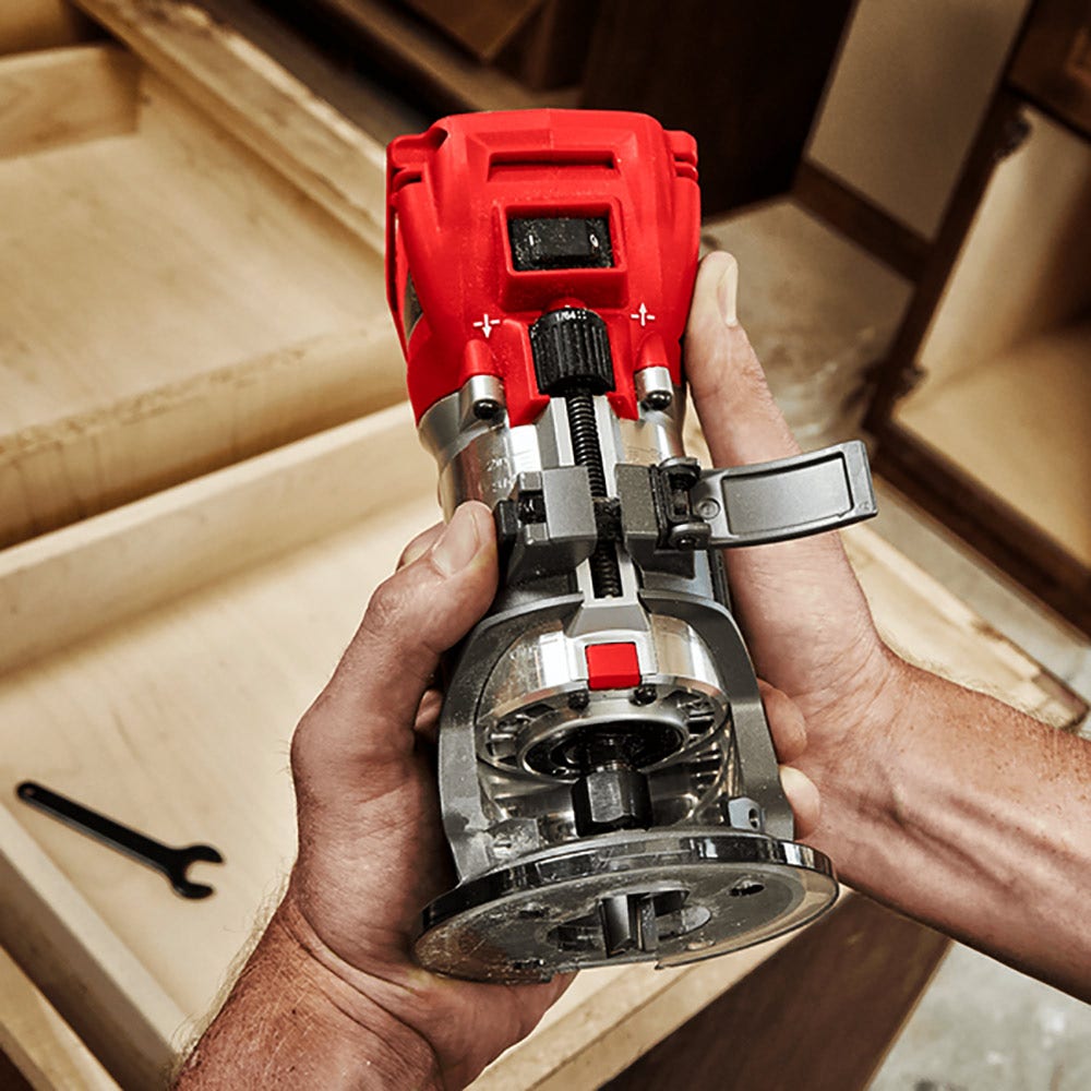 Aparador de laminado MILWAUKEE FUEL™ 18V M18FTR-0