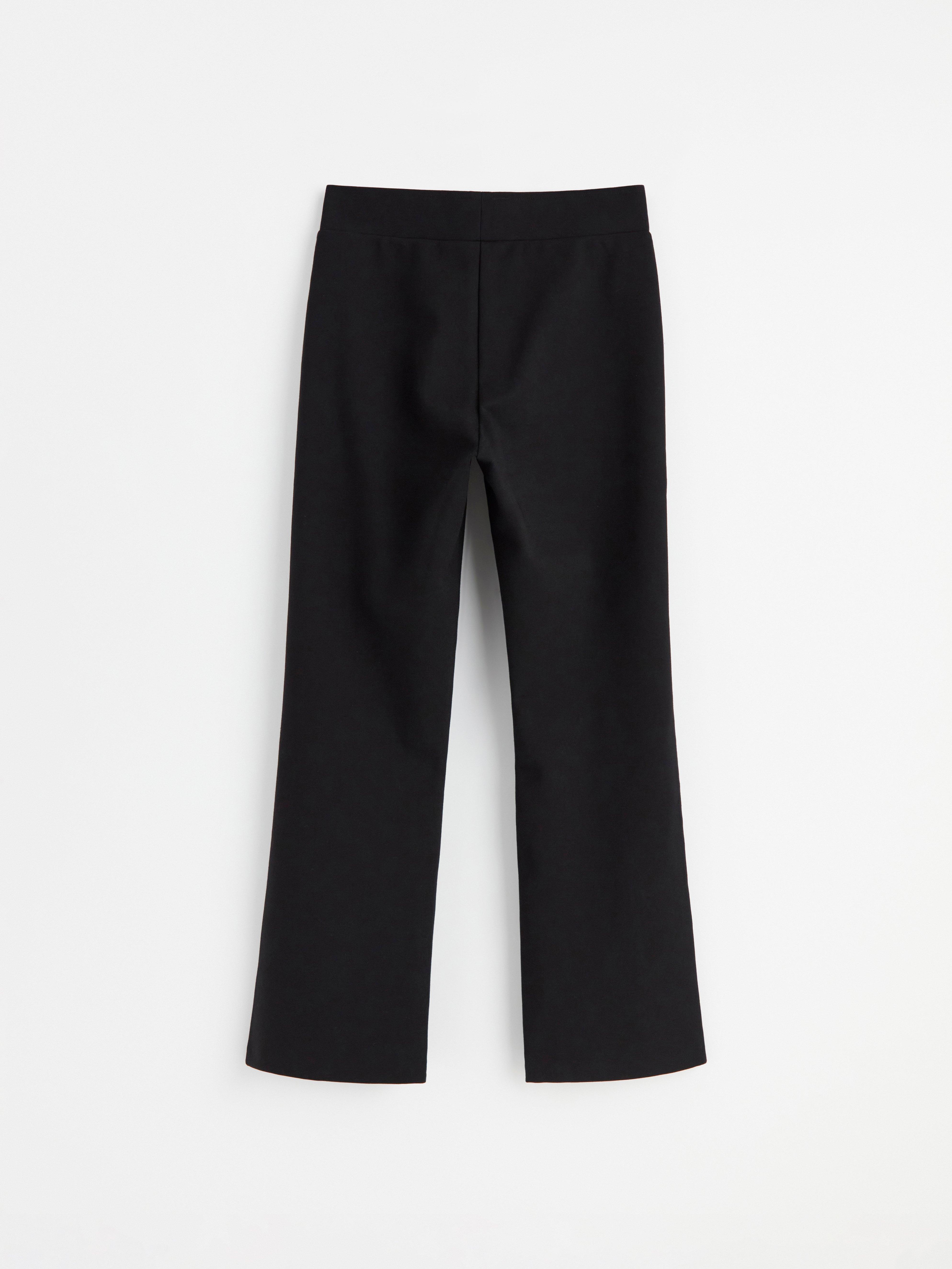 Calça cropped flare preta