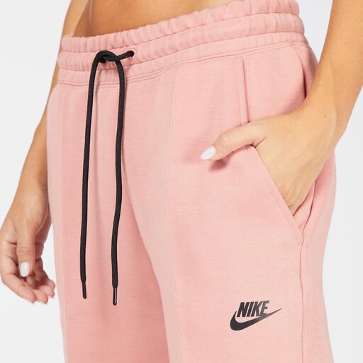  Nike Tech
