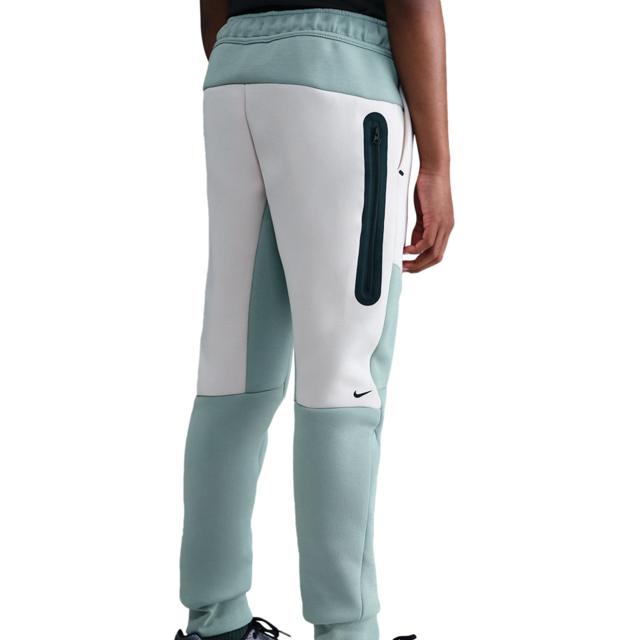 Nike Tech -väriblokki