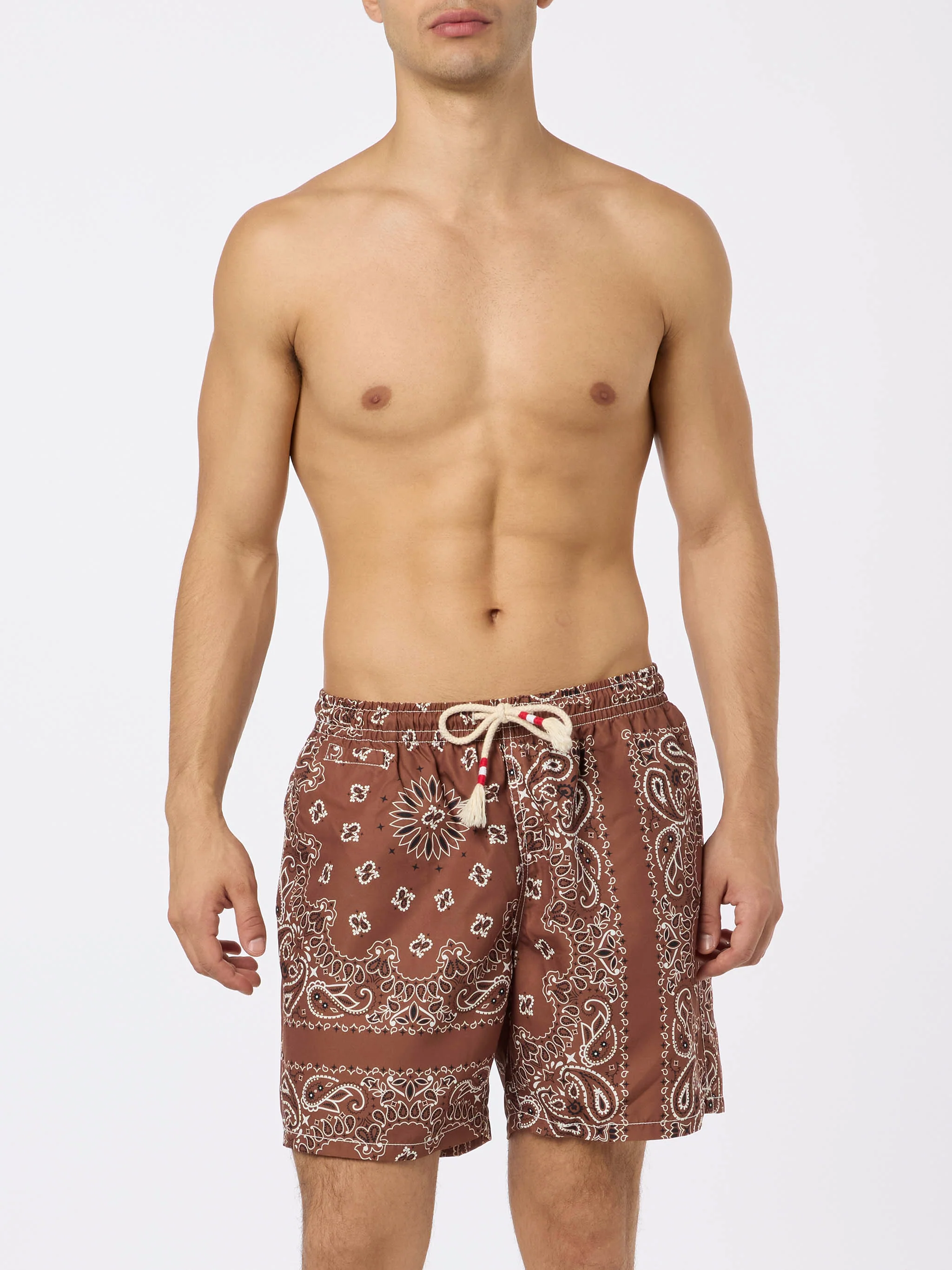 Heren zwempak in bruin met bandana-print