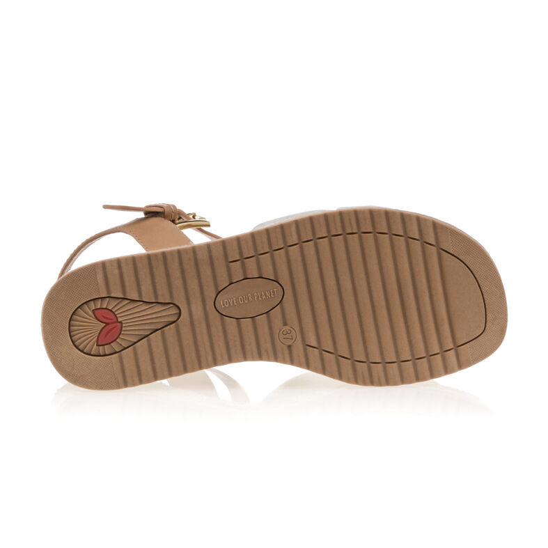 Alpargatas beige para mujer con suela de cuerda.