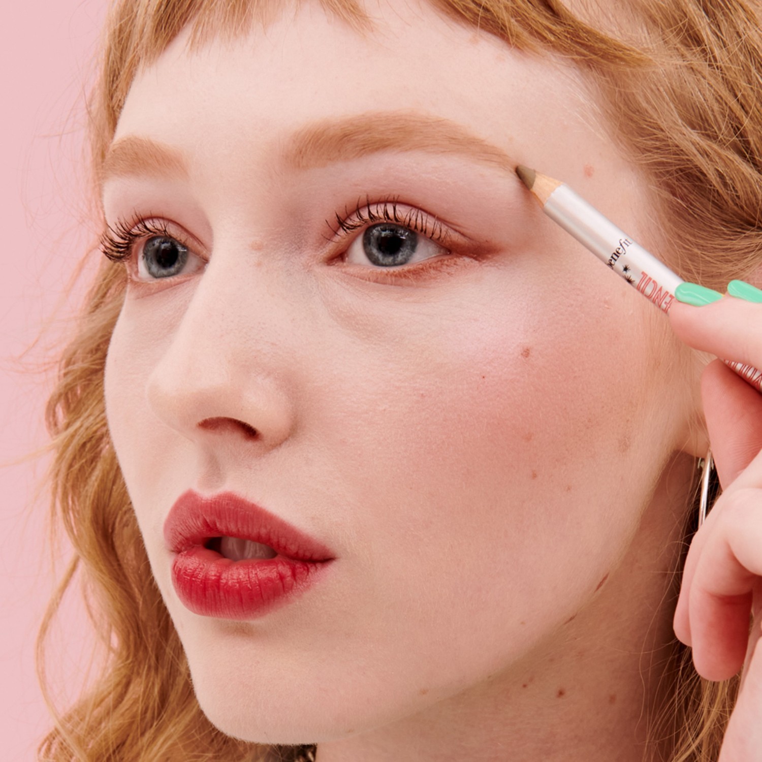 „Benefit“ antakių pieštukas „Brow Collection Gimme Brow+“ apimtį suteikiantis pieštukas – 1,19 g