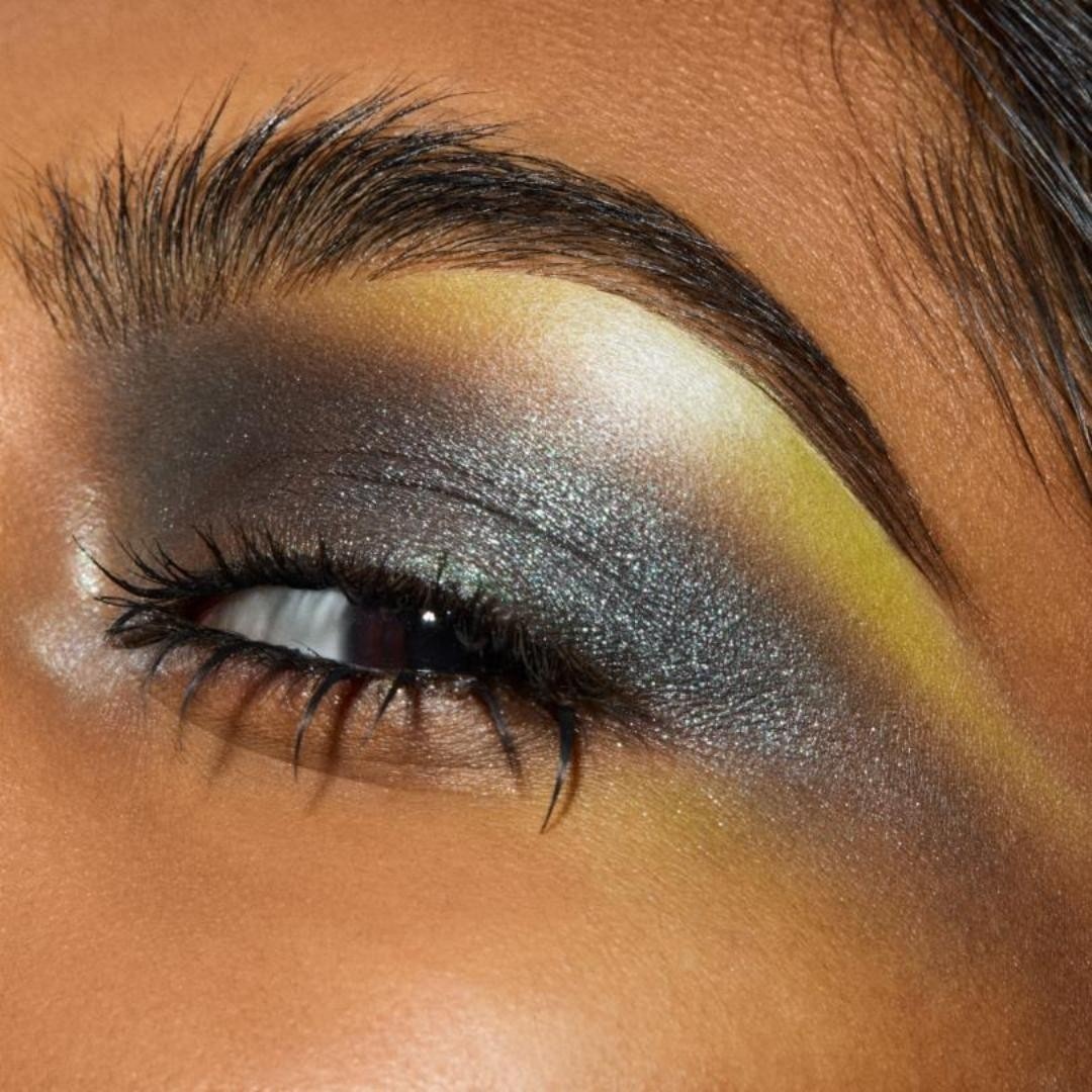 MAC „Dazzleshadow“ blizgučių pavidalo akių šešėliai, kompaktiški – 1 g.