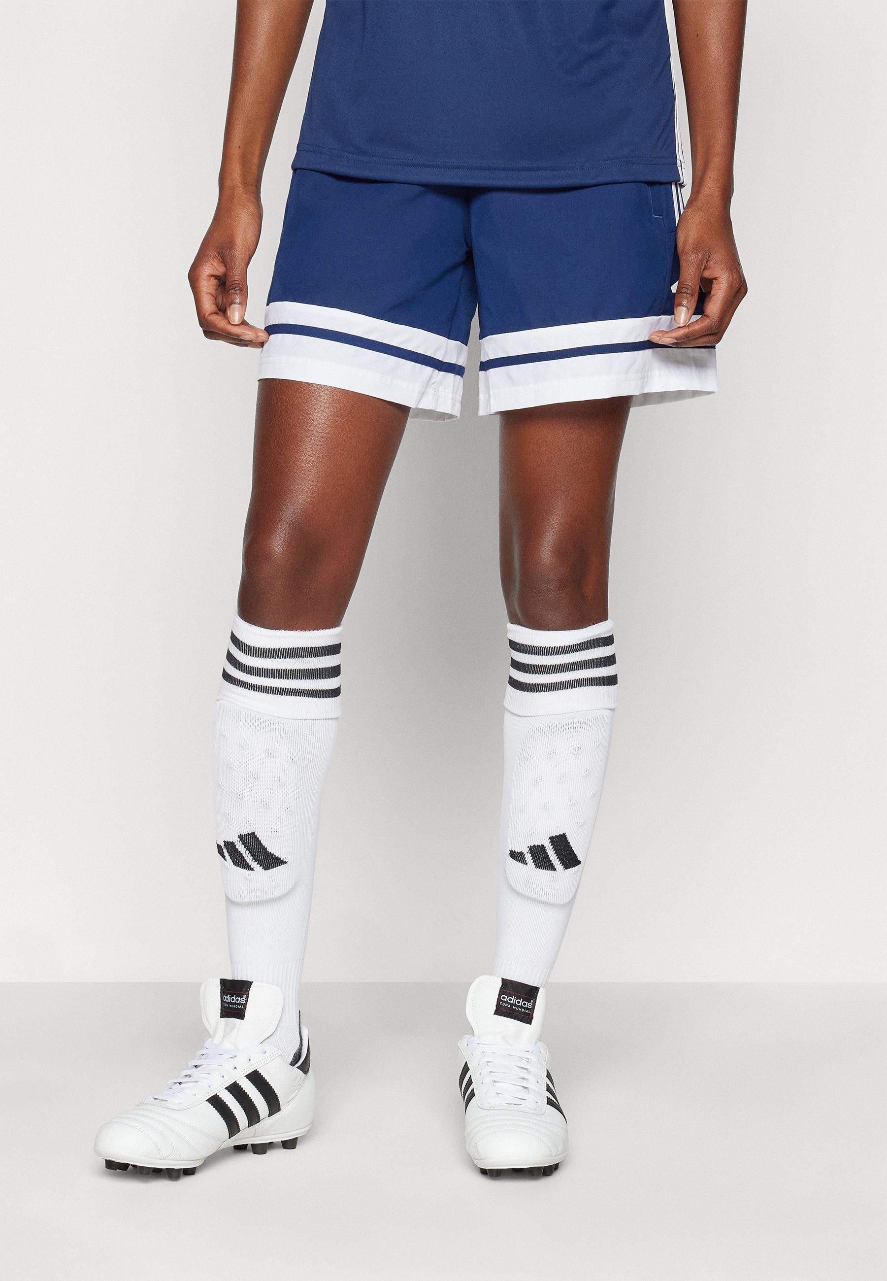 adidas Performance SQUADRA25 DOWNTIME SHORT - Sportshorts - Team Marineblau/Weiß