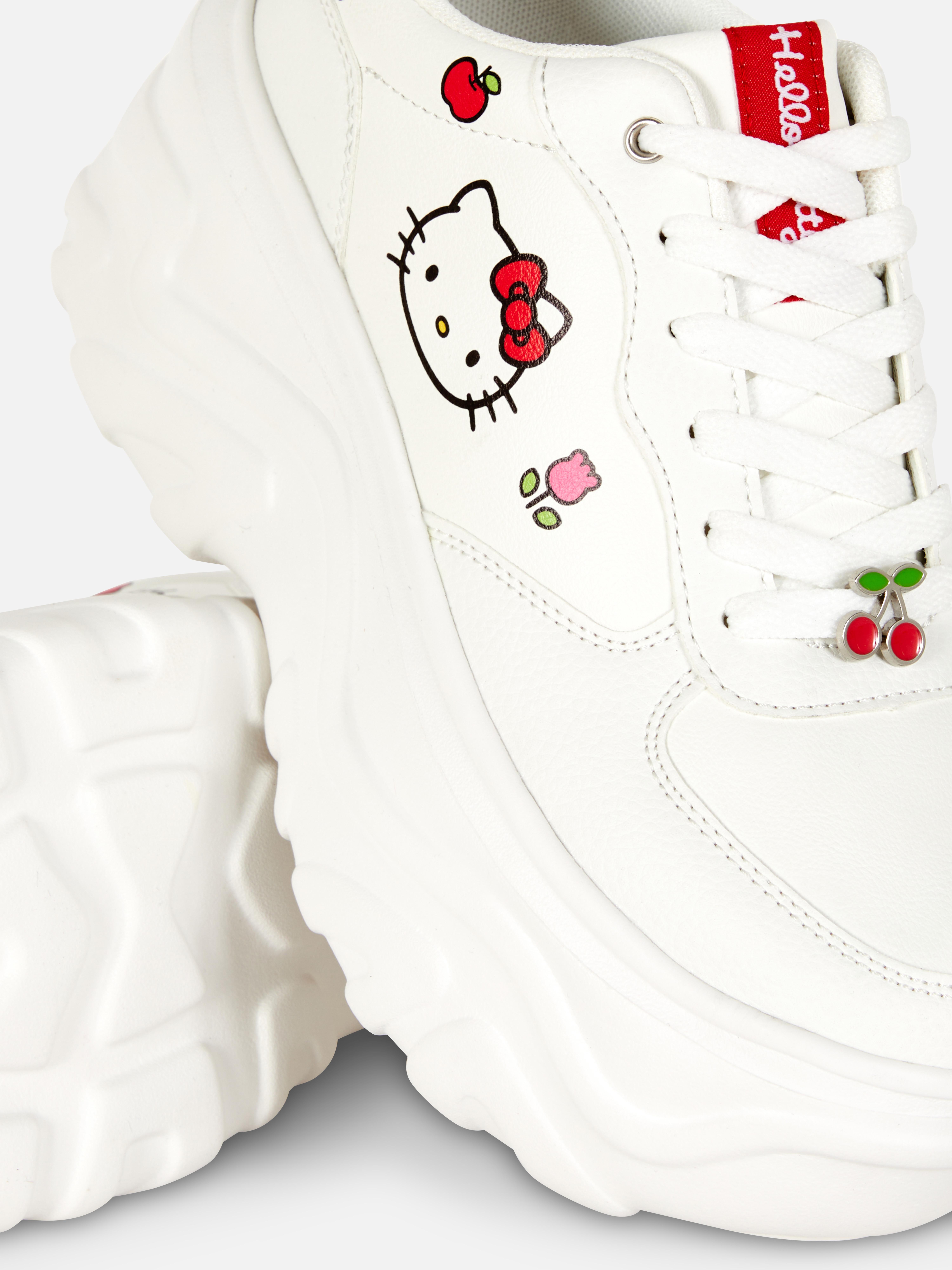 Εξαιρετικά ανθεκτικά αθλητικά παπούτσια Hello Kitty με σόλα πλατφόρμας και στάμπα Hello Kitty με φρούτα και λουλούδια.