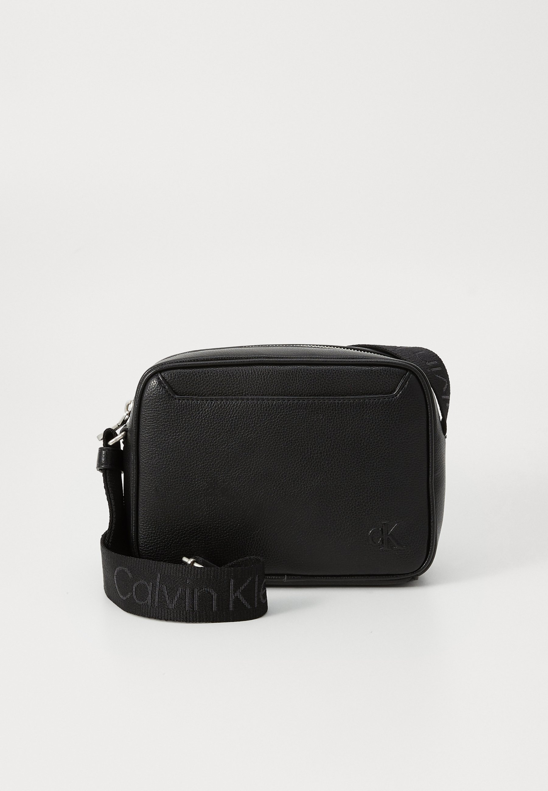 Calvin Klein WEBBING STRAP CAMERA BAG - Õlakott - must