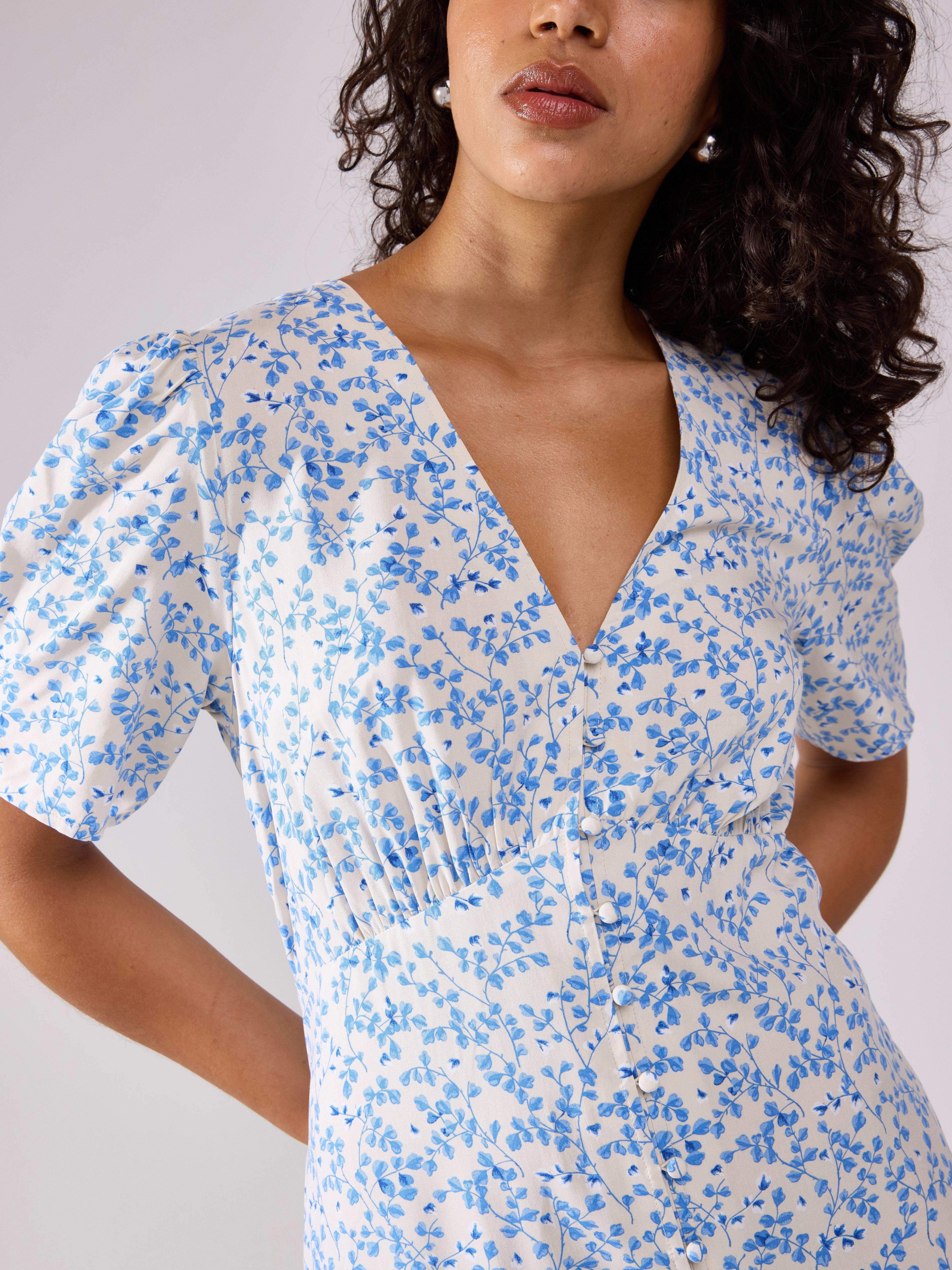 Vestido midi estampado azul claro acinzentado