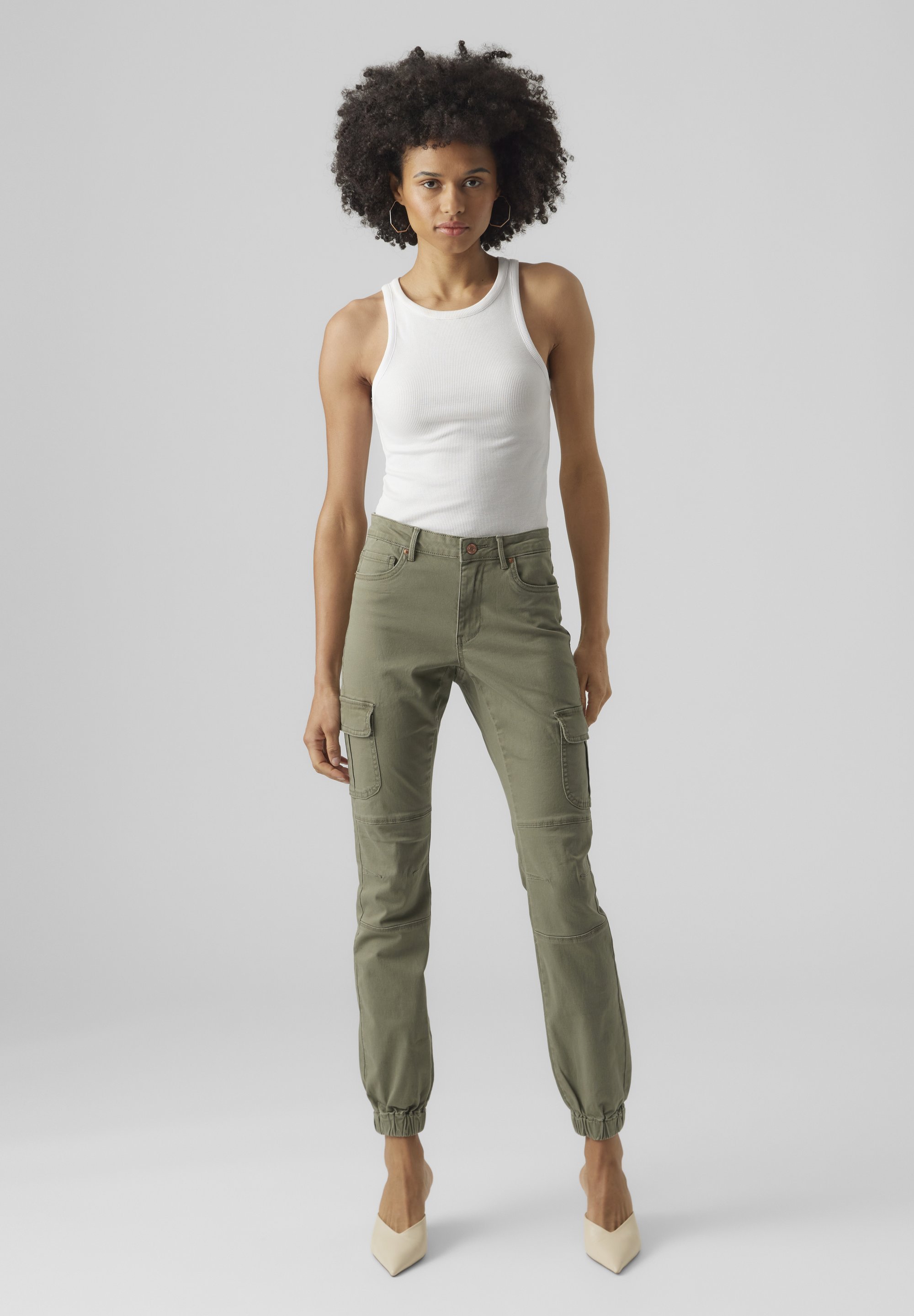 Vero Moda VMIVY ANKLE - Cargobroek - klimopgroen