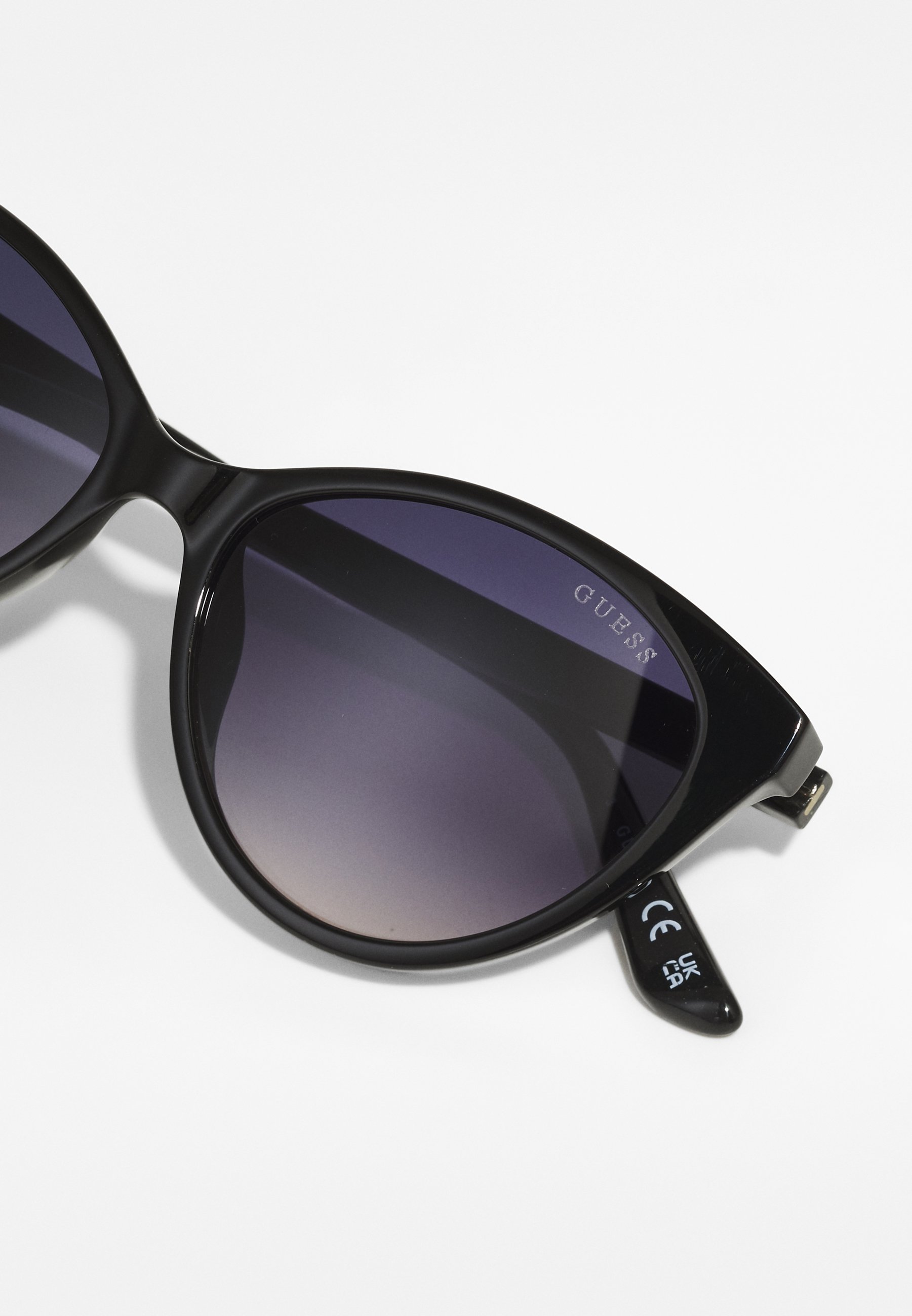 Óculos de sol Guess - preto brilhante
