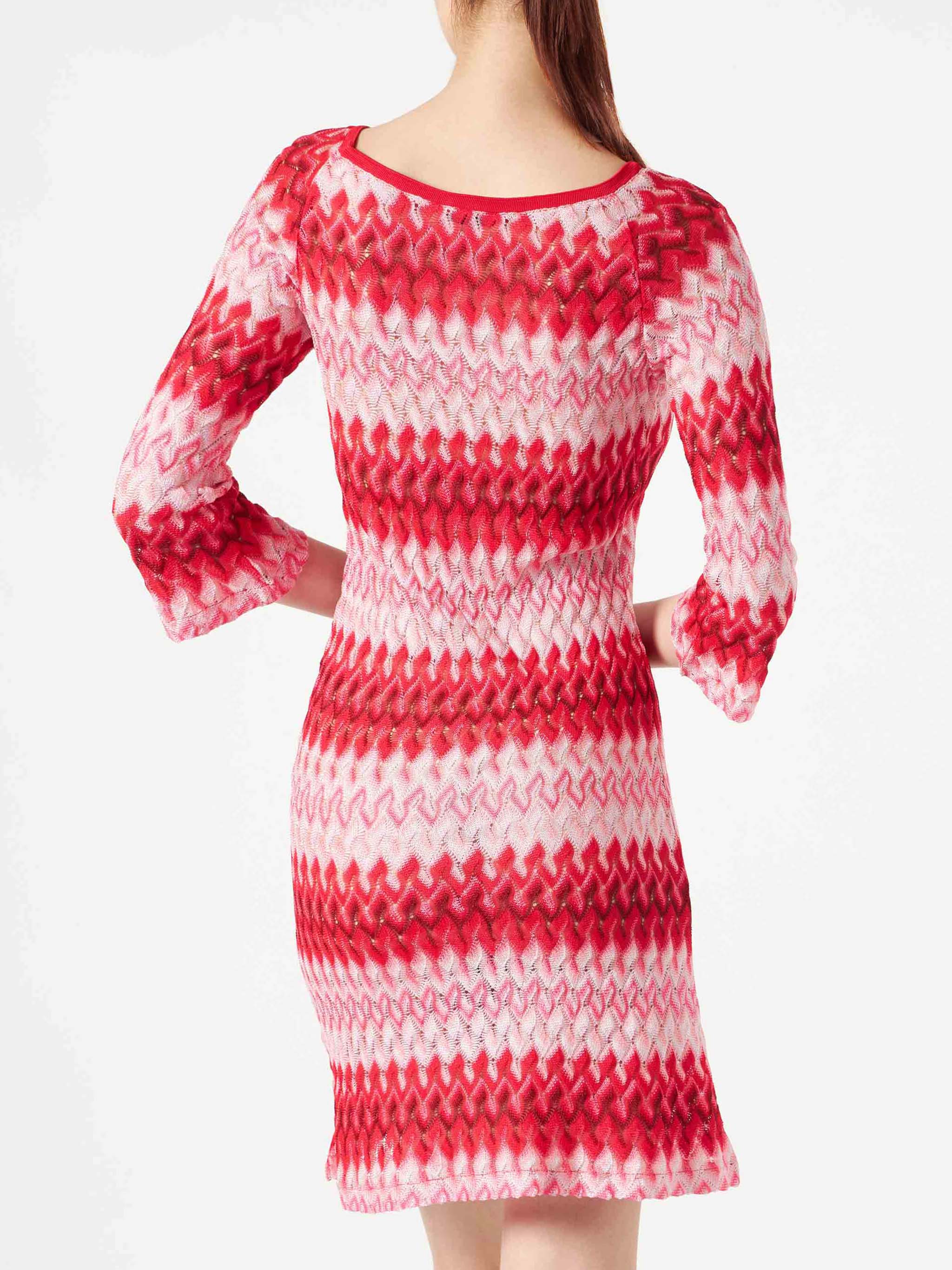 Mehrfarbiges rotes Strickminikleid