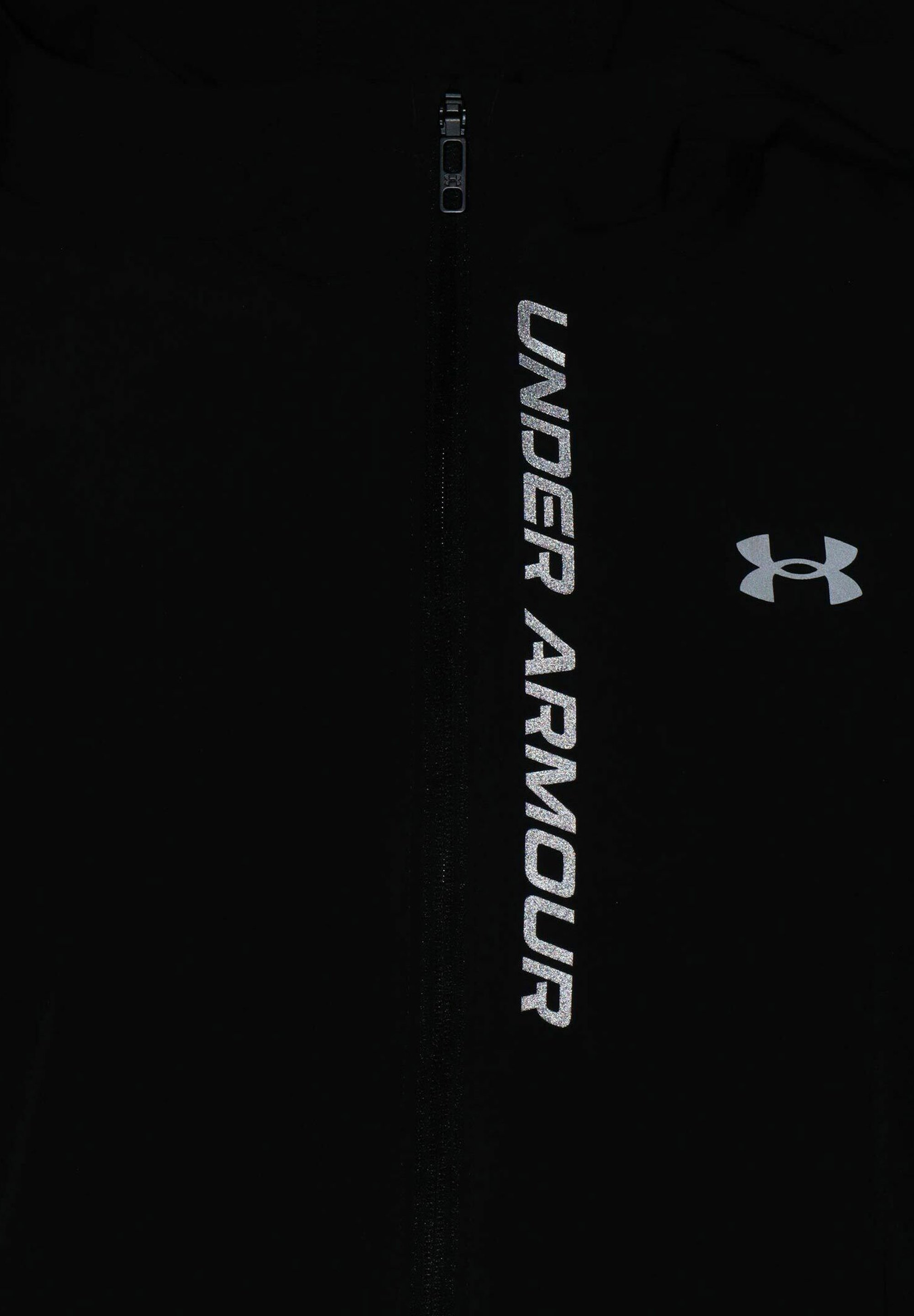 Kurtka treningowa Under Armour OUTRUN THE STORM w kolorze czarnym, szaro-odblaskowym