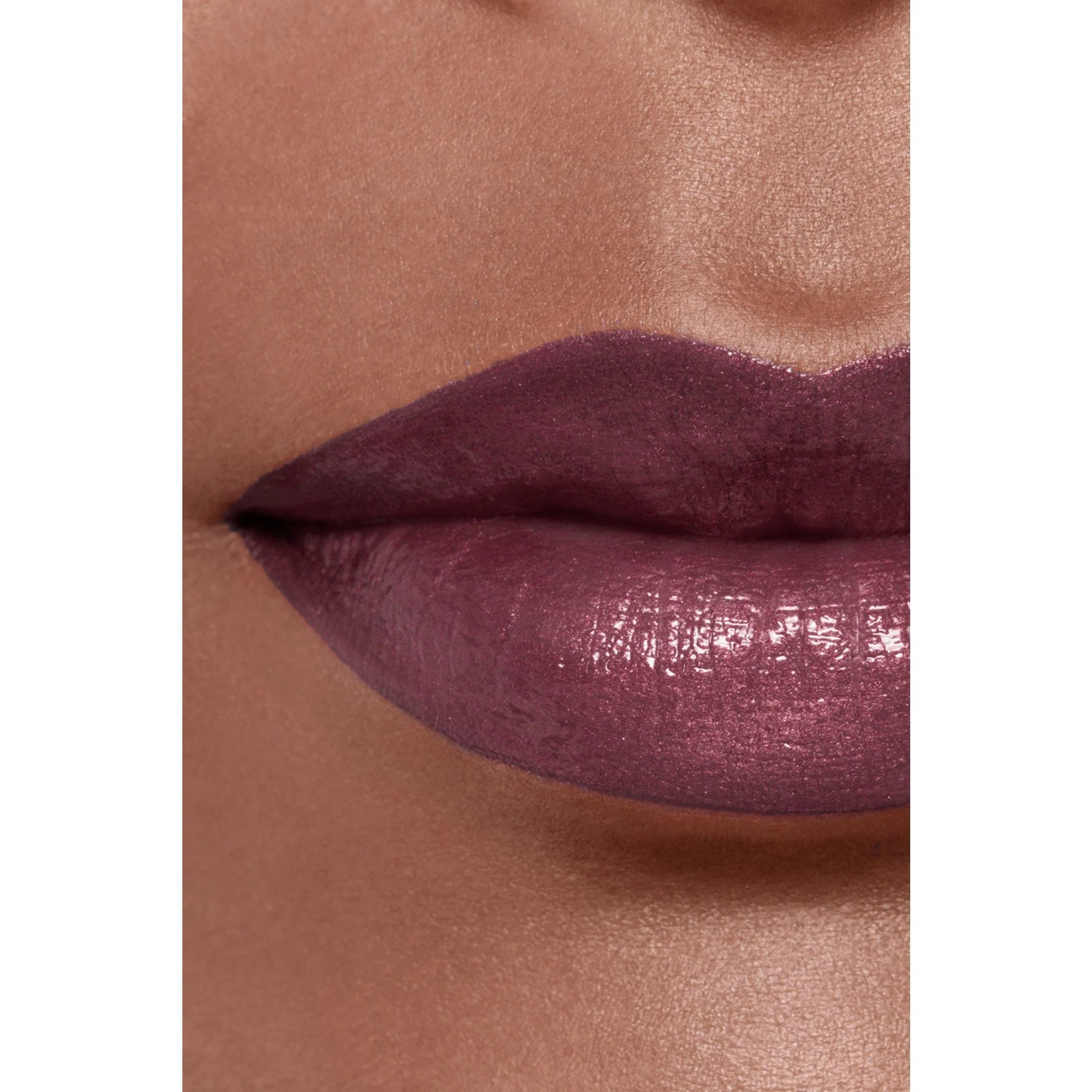 ROUGE ALLURE LAQUE - IL ROSSETTO FLUIDO BRILLANTE TENUTA ESTREMA