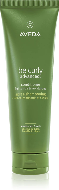 condicionador hidratante Aveda Be Curly Advanced™ é ideal para cabelos cacheados.