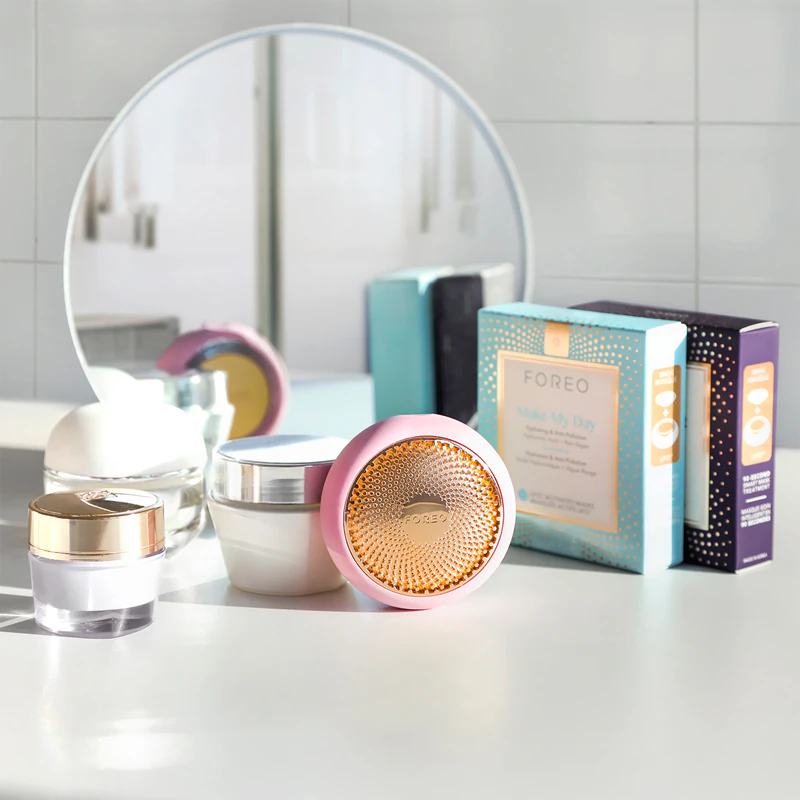 FOREO UFO™ 2 é um dispositivo sônico que acelera a ação da máscara.