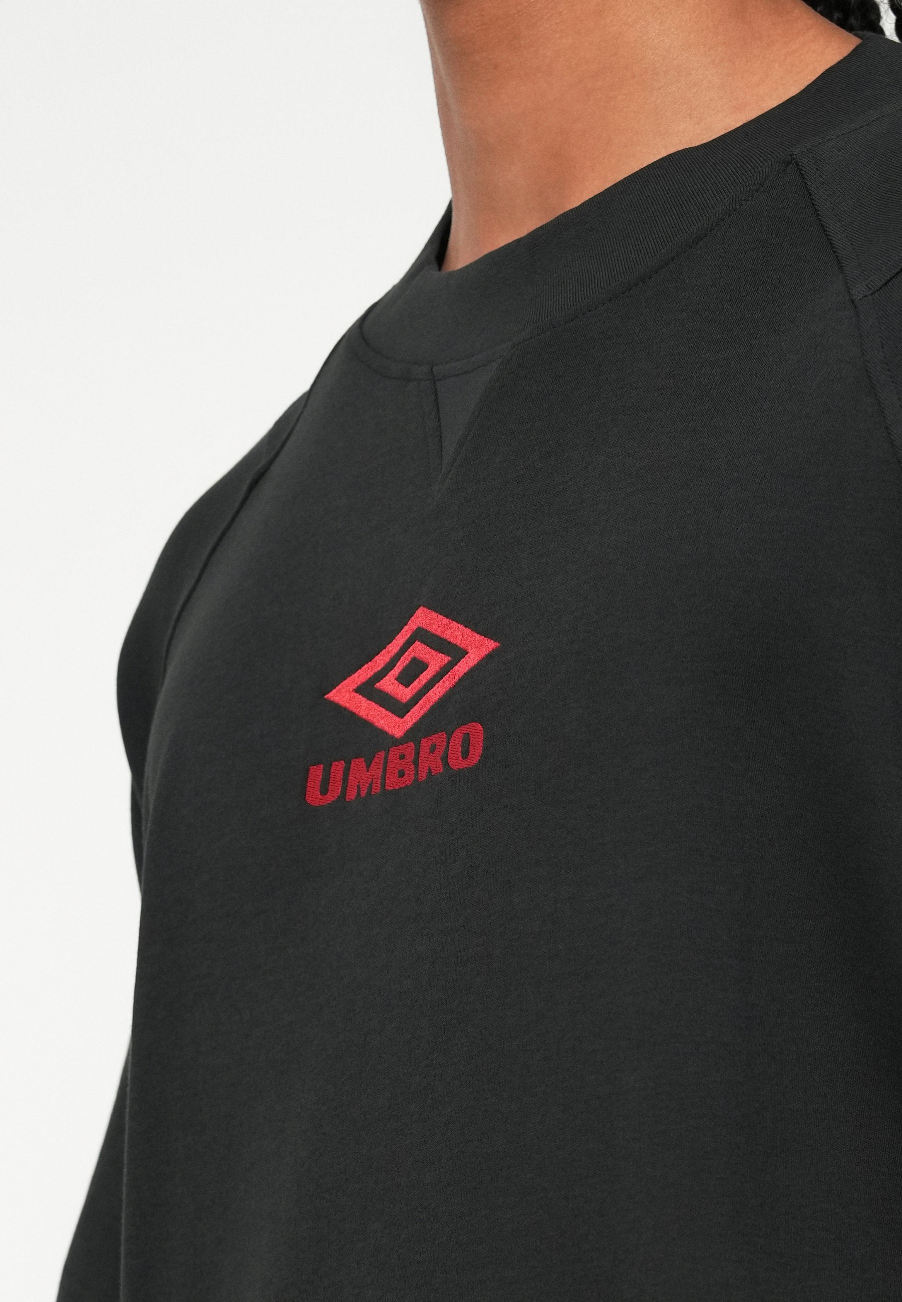 Umbro ICONIC BOXY TEE - T-shirt basic - nero/peperoncino