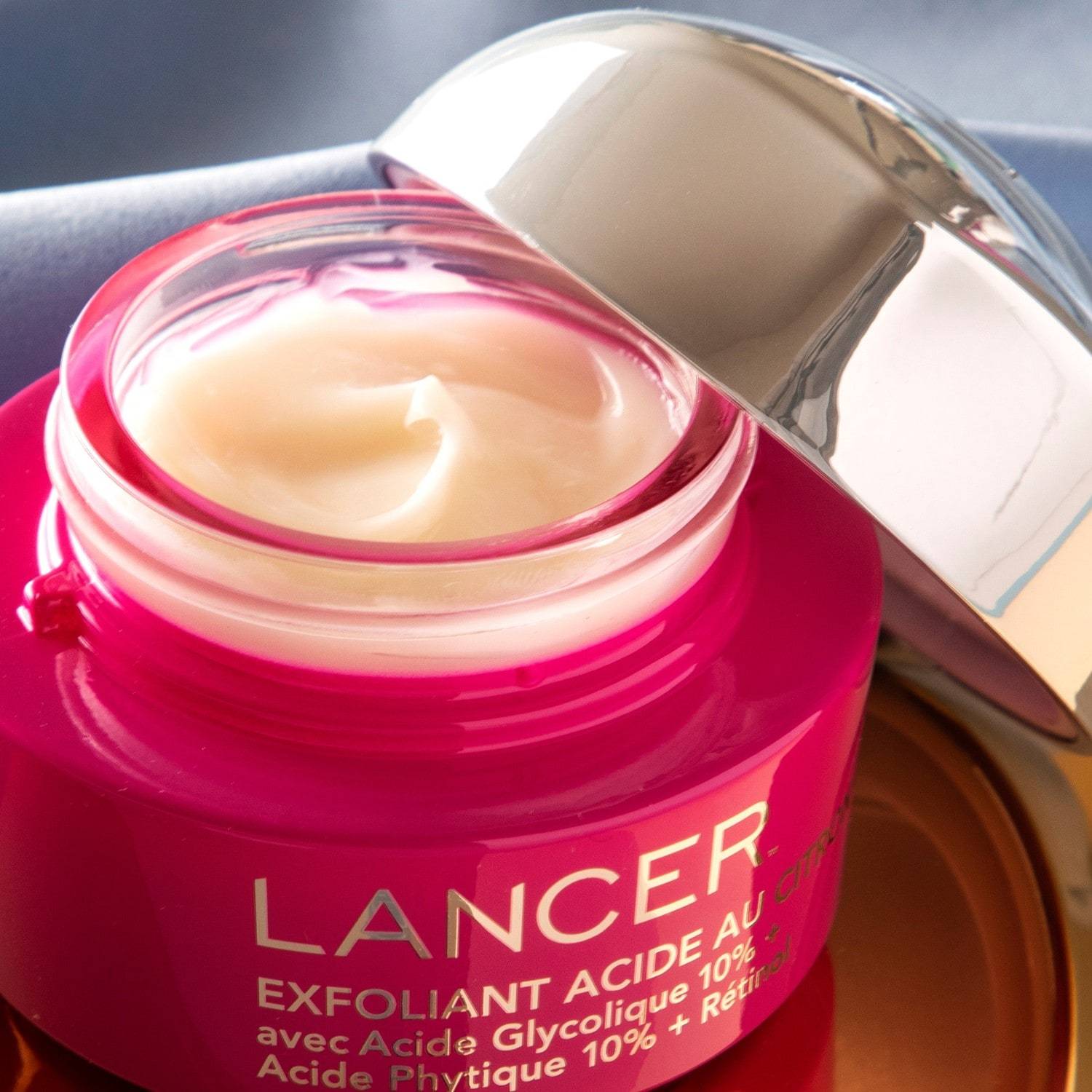 „Lancer“ veido šveitiklis su ikrais ir laimu, rūgštinis pilingas – 50 ml