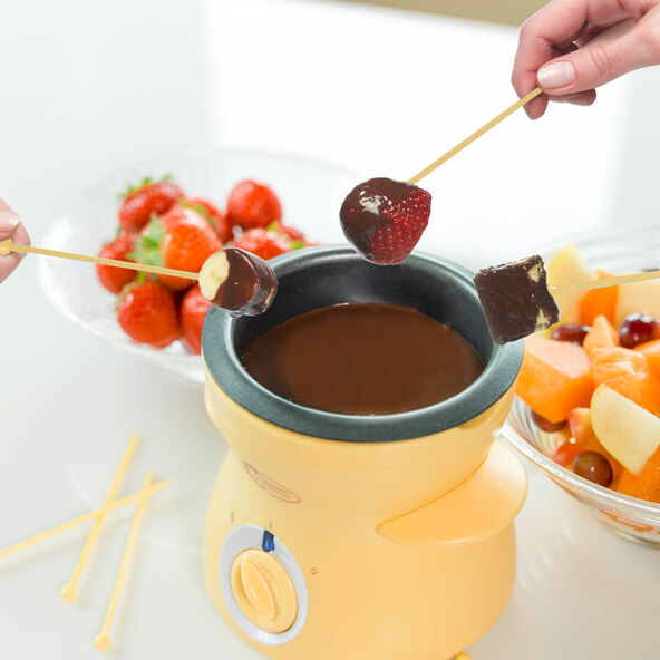 Mini chocolate fondue, yellow