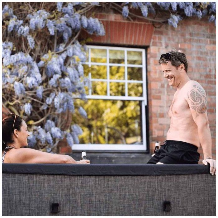 Bañera de hidromasaje cuadrada semirrígida NetSpa Idaho color negro carbón (de 4 a 6 personas) - Wifi