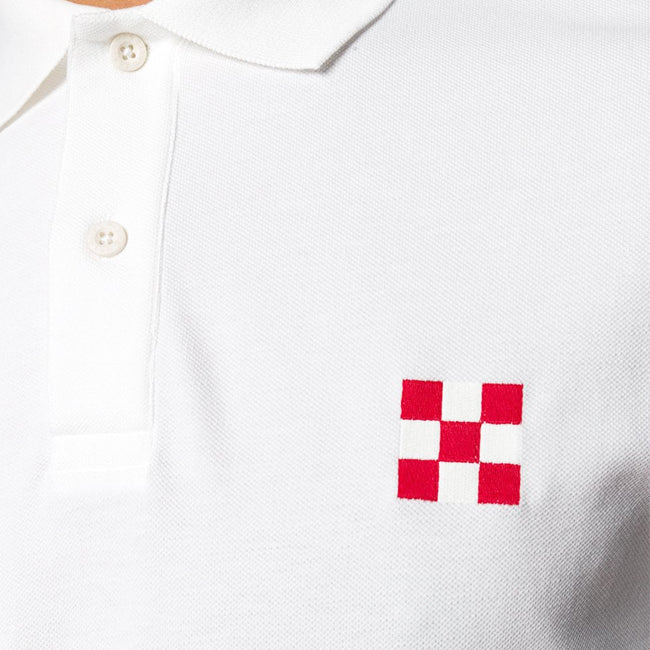 Kinder-Piqué-Poloshirt mit Stickerei auf der Vorderseite und Aufdruck auf der Rückseite.