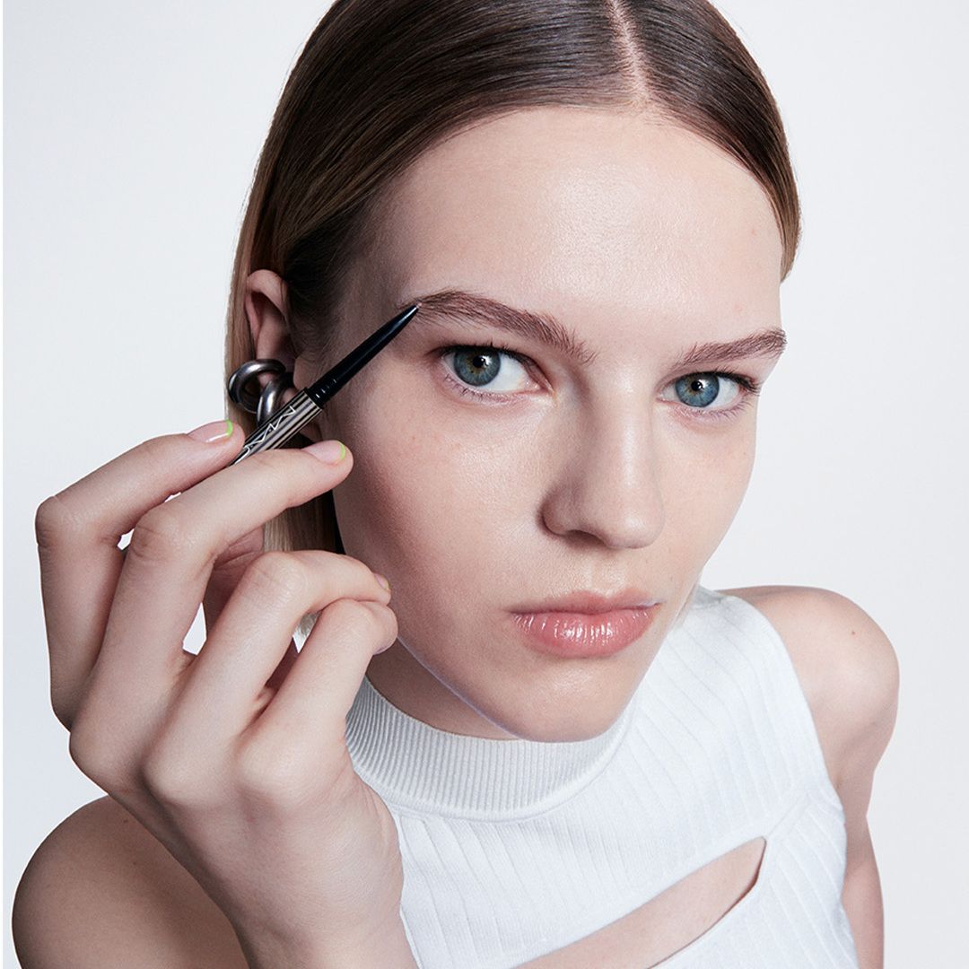 Оловка за обрве Pro Brow Definer Tip Луксузни производи за обрве