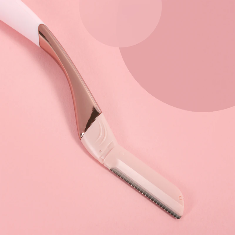 Holiaci strojček Wilkinson Sword Intuition Dermaglow + 2 náhradné hlavice
