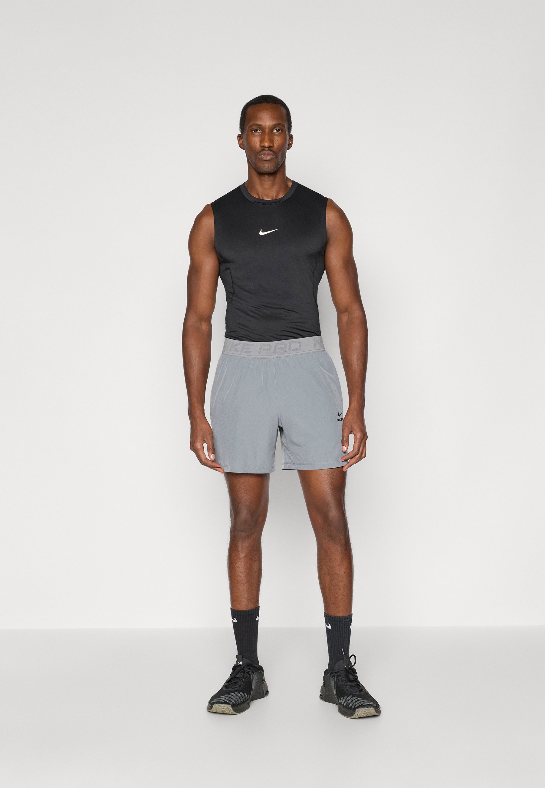Nike Performance SHORT - Sportovní kraťasy - kouřově šedá/černá