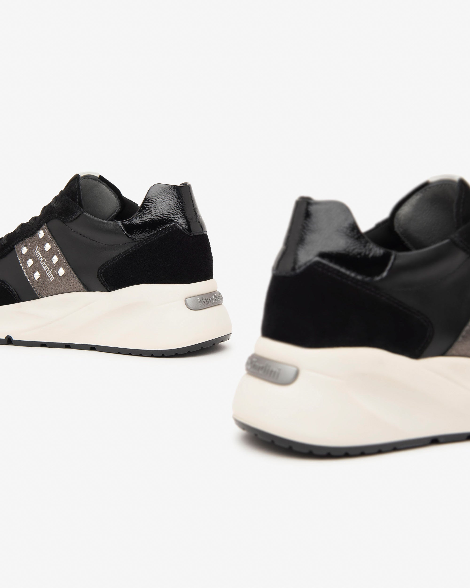  Damen-Sneaker aus Wildleder, Leder und Funktionsmaterialien