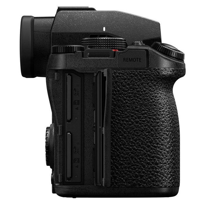 Fotocamera ibrida Panasonic Lumix S5 Mark II + obiettivo Sigma 24-70mm f/2.8 DG DN II Art